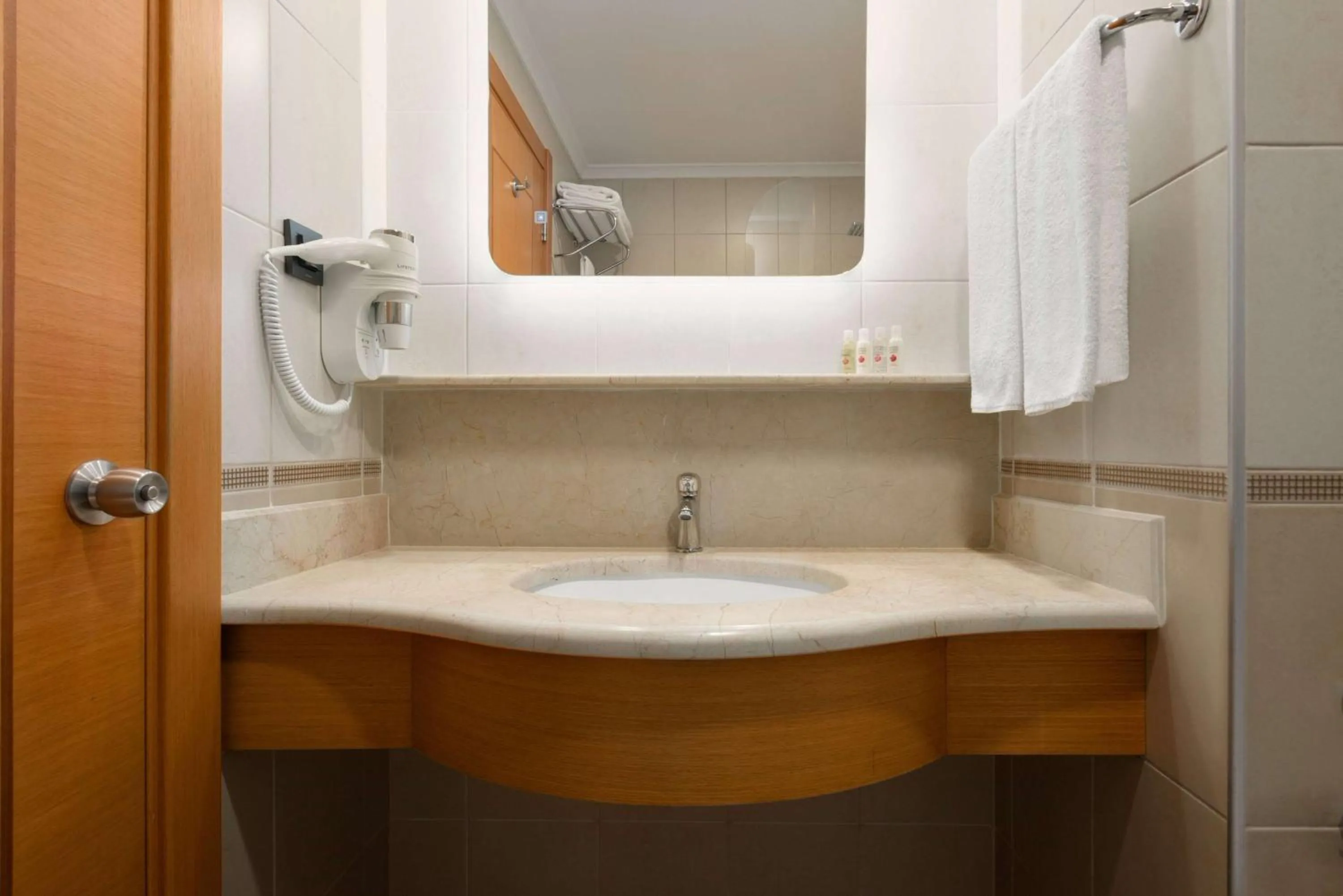 TV and multimedia in La Quinta by Wyndham Giresun