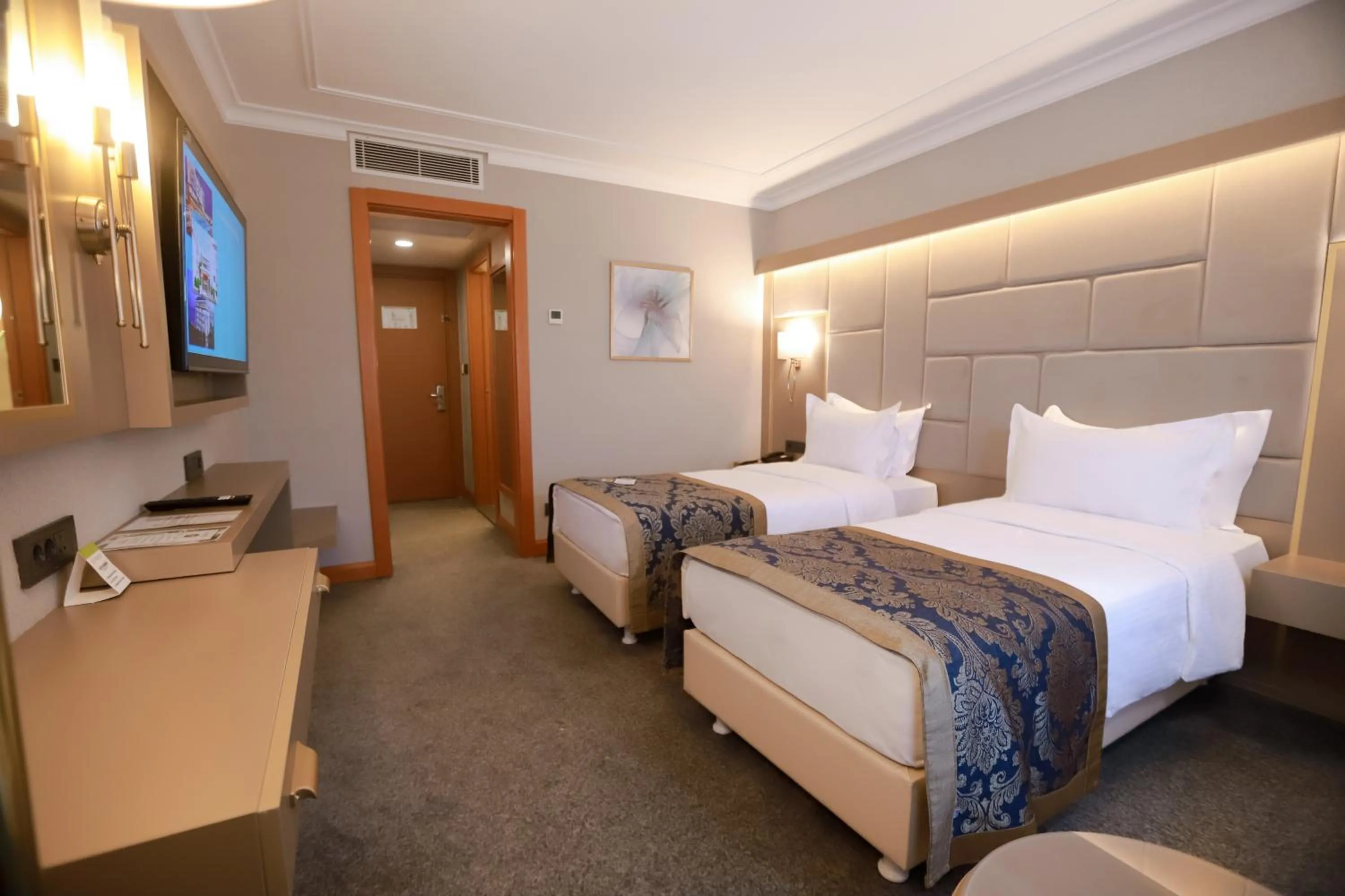 Photo of the whole room, Bed in La Quinta by Wyndham Giresun