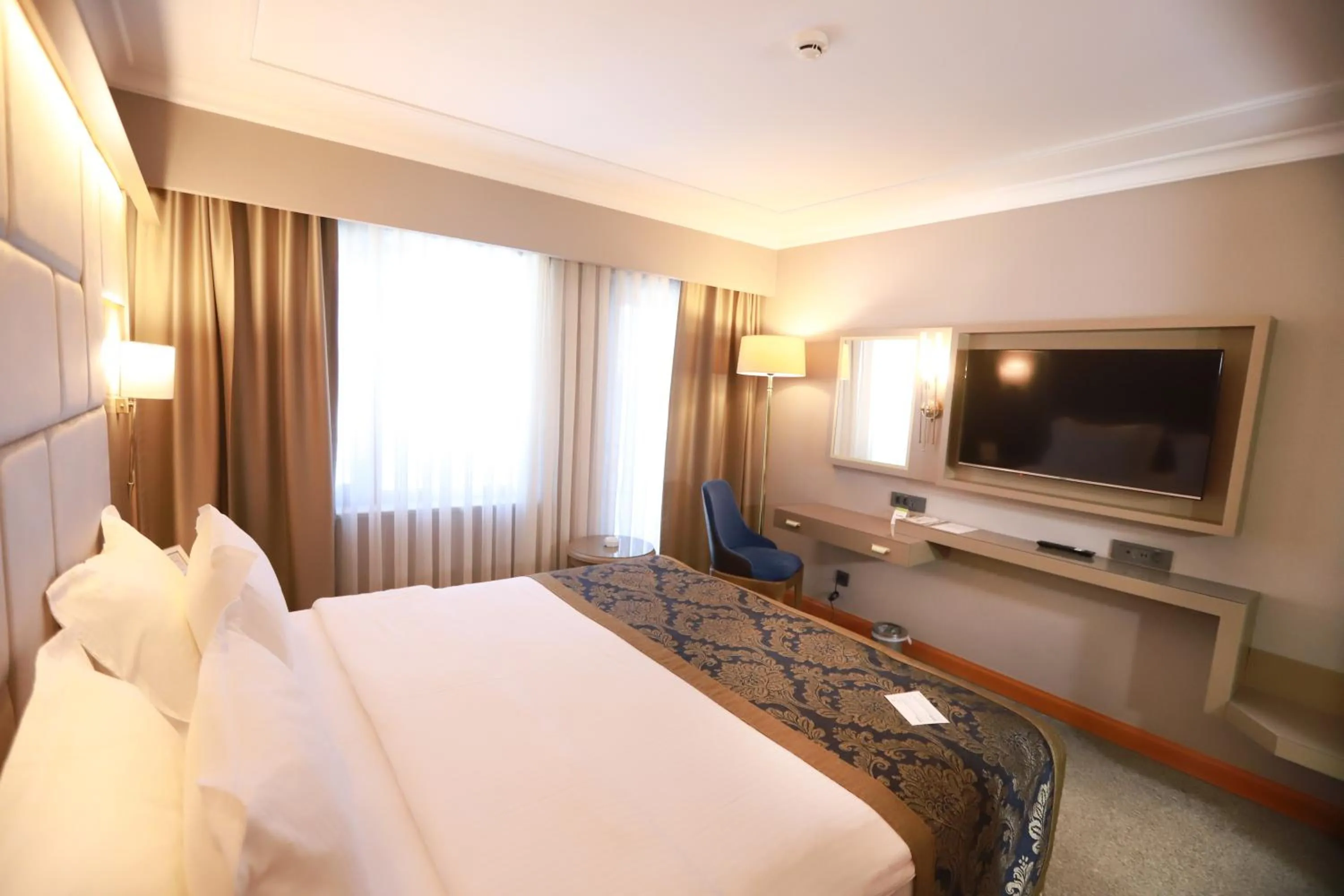 Photo of the whole room, Bed in La Quinta by Wyndham Giresun