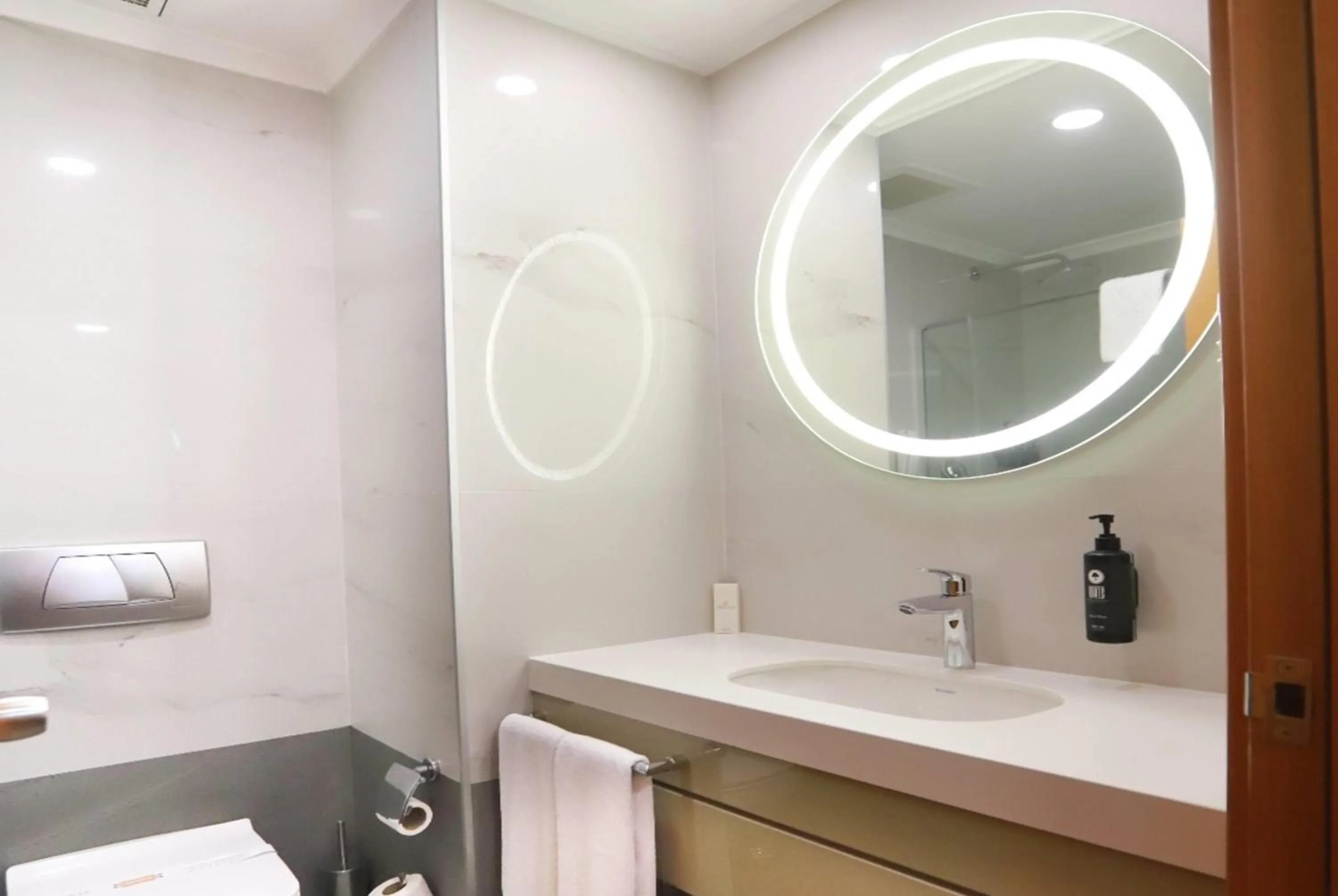 Bathroom in La Quinta by Wyndham Giresun