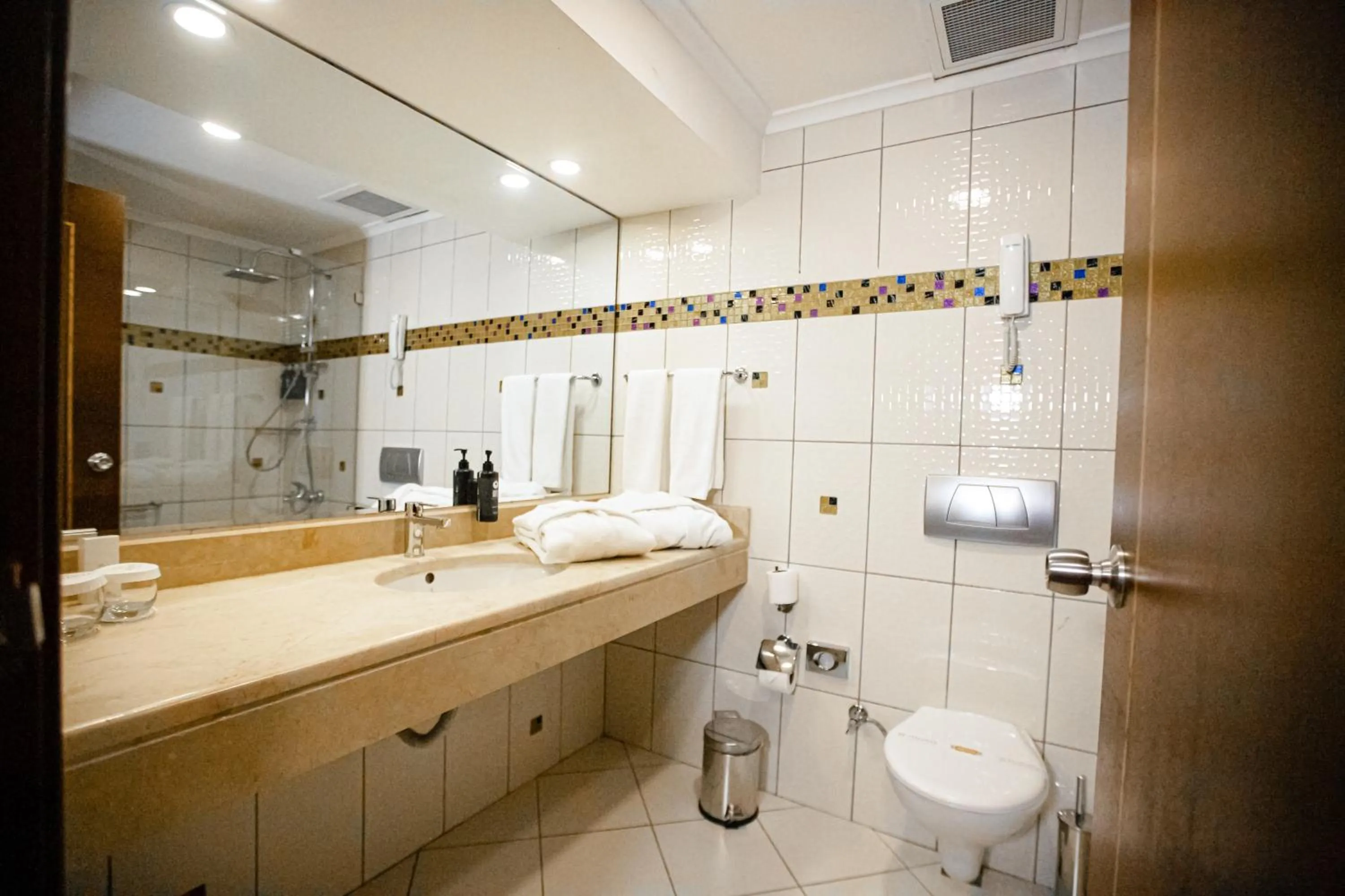 Bathroom in La Quinta by Wyndham Giresun