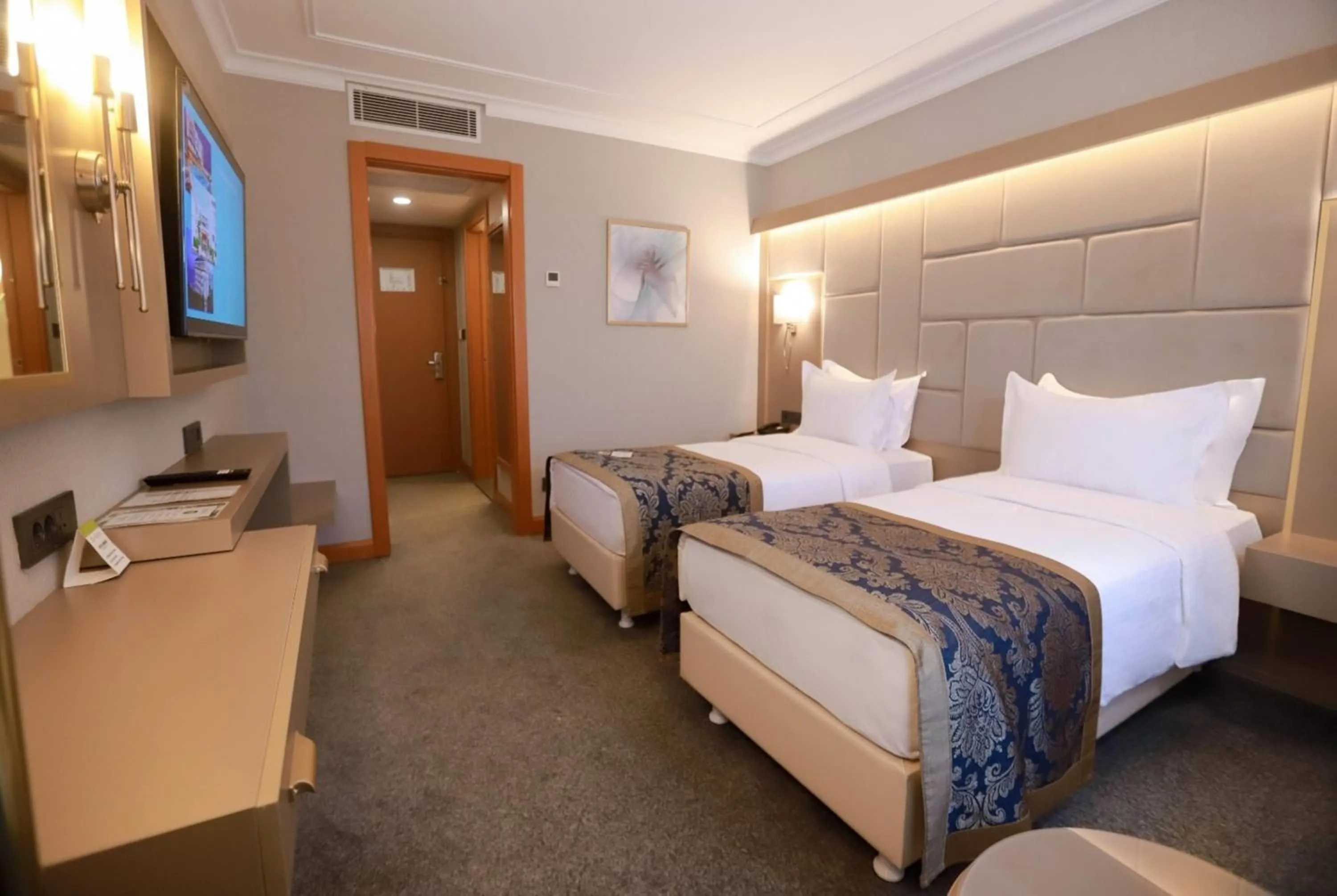 Photo of the whole room, Bed in La Quinta by Wyndham Giresun