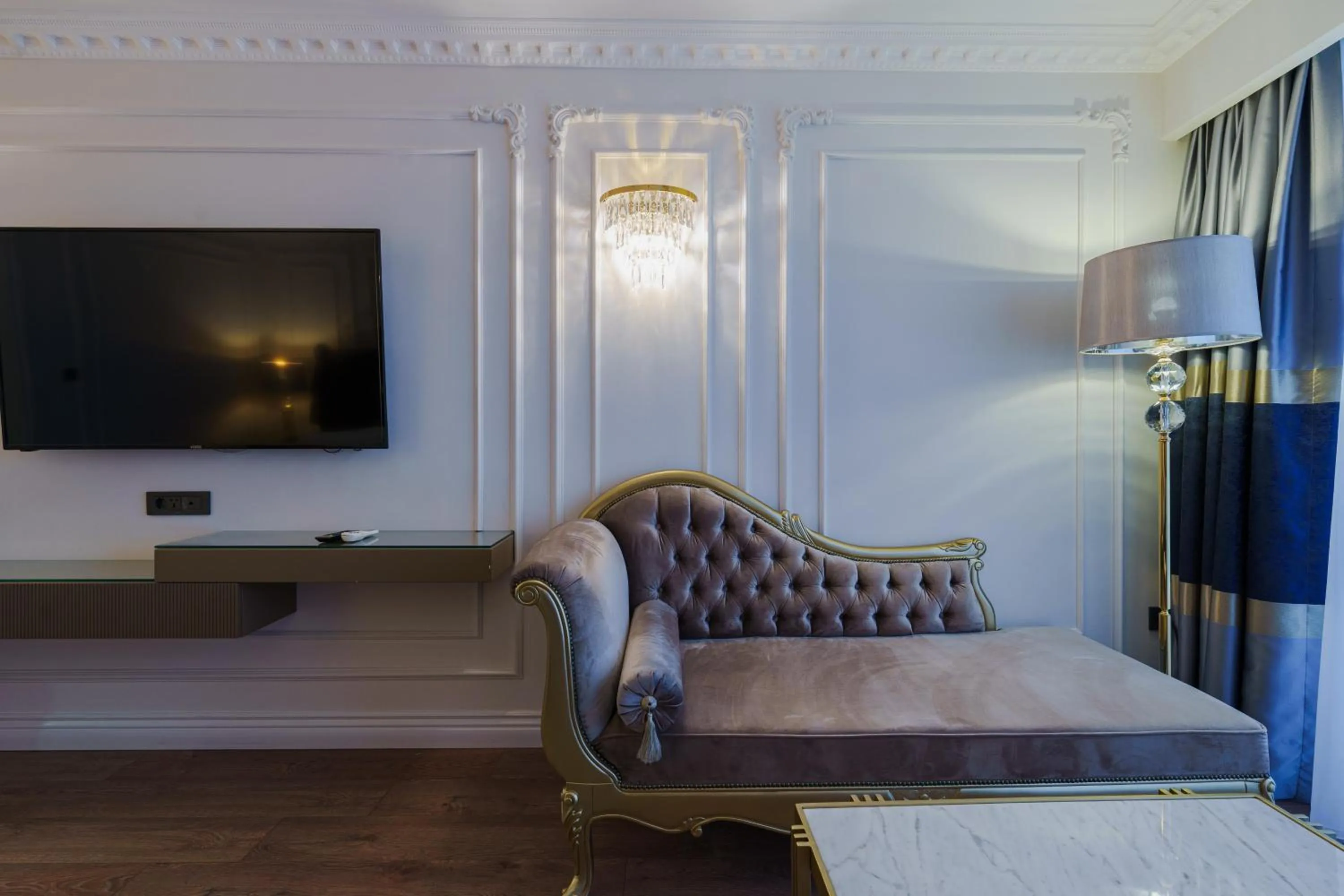 Seating area in La Quinta by Wyndham Giresun