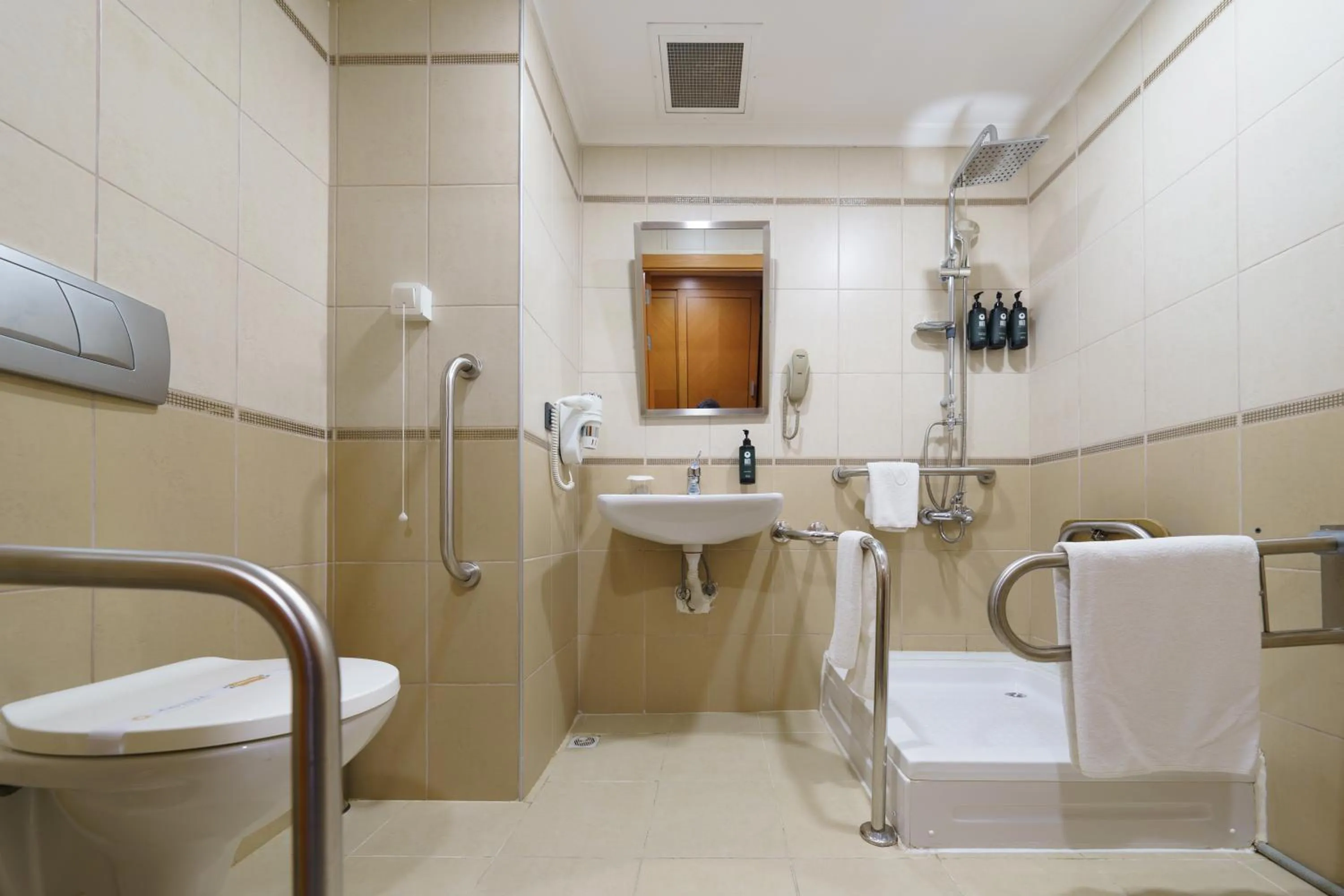 Shower in La Quinta by Wyndham Giresun