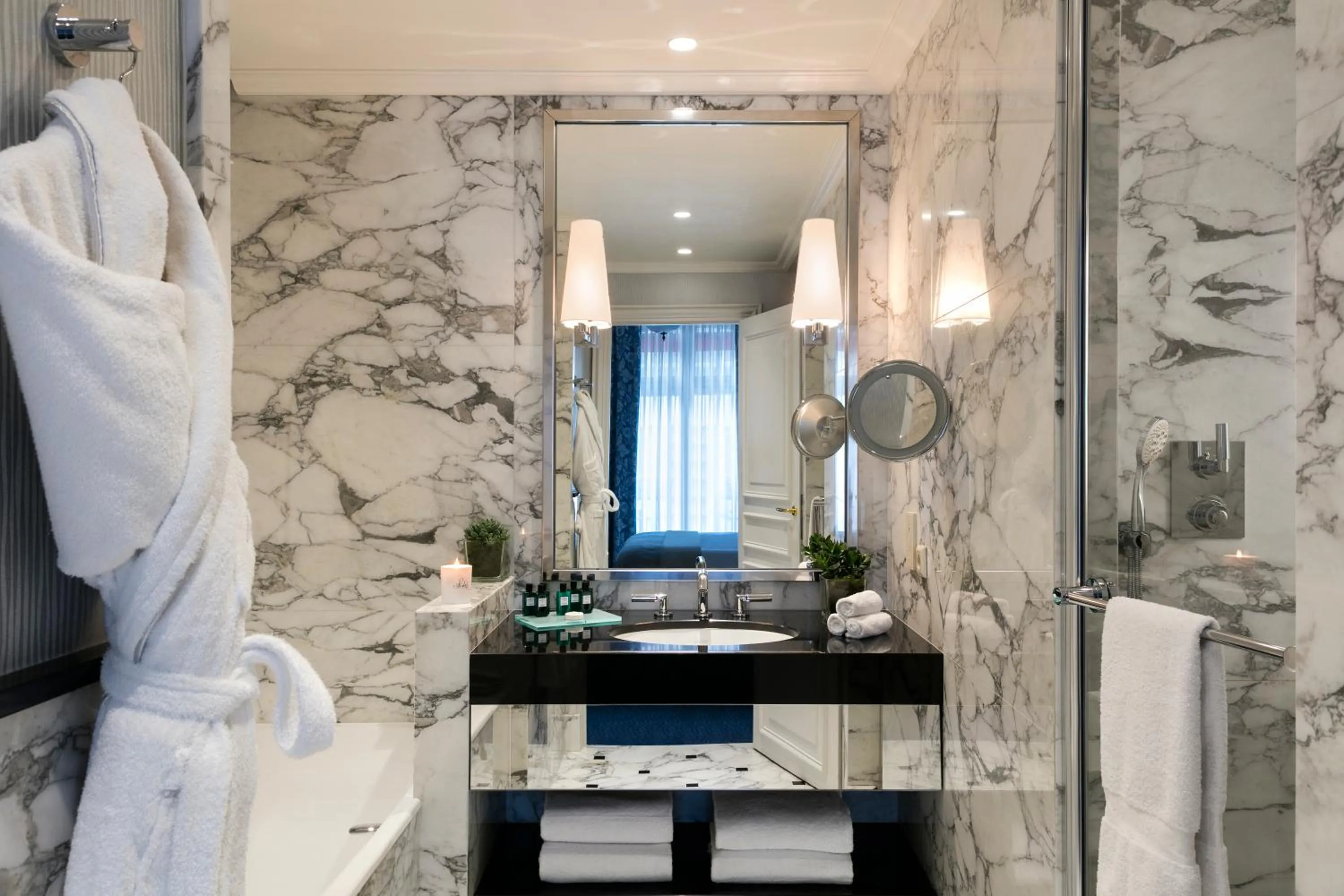 Bathroom in Hôtel San Régis