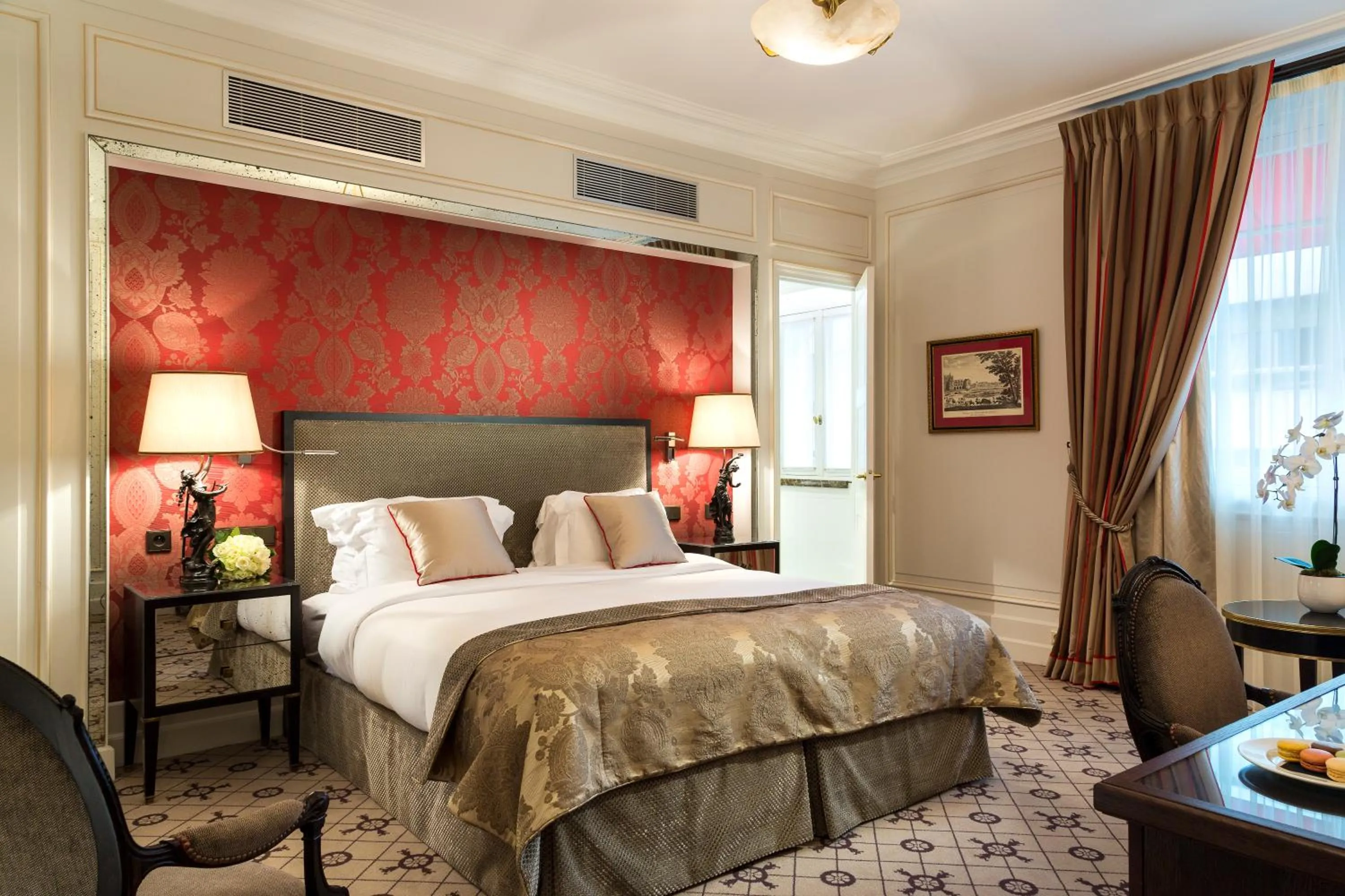 Photo of the whole room, Bed in Hôtel San Régis