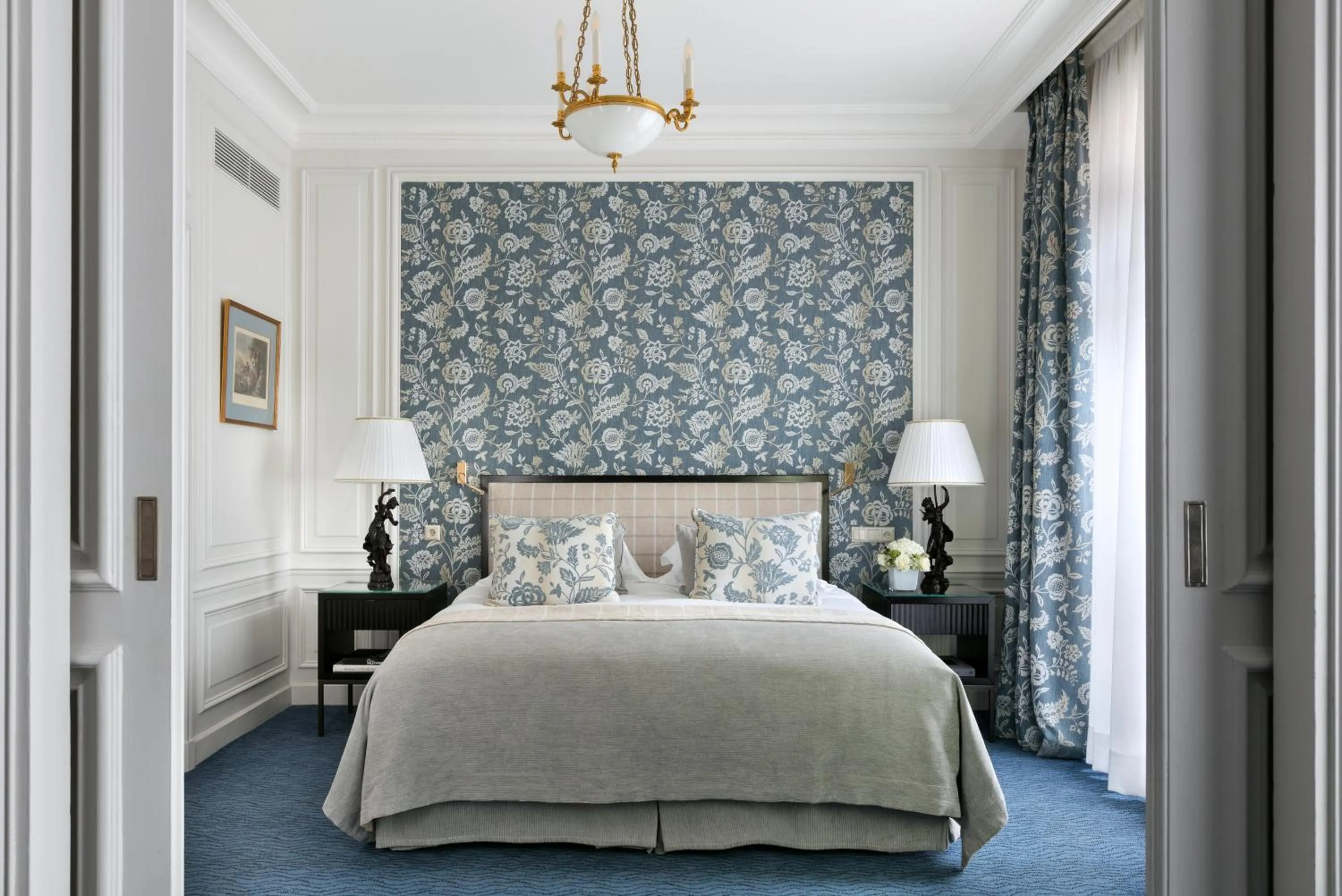 Photo of the whole room, Bed in Hôtel San Régis