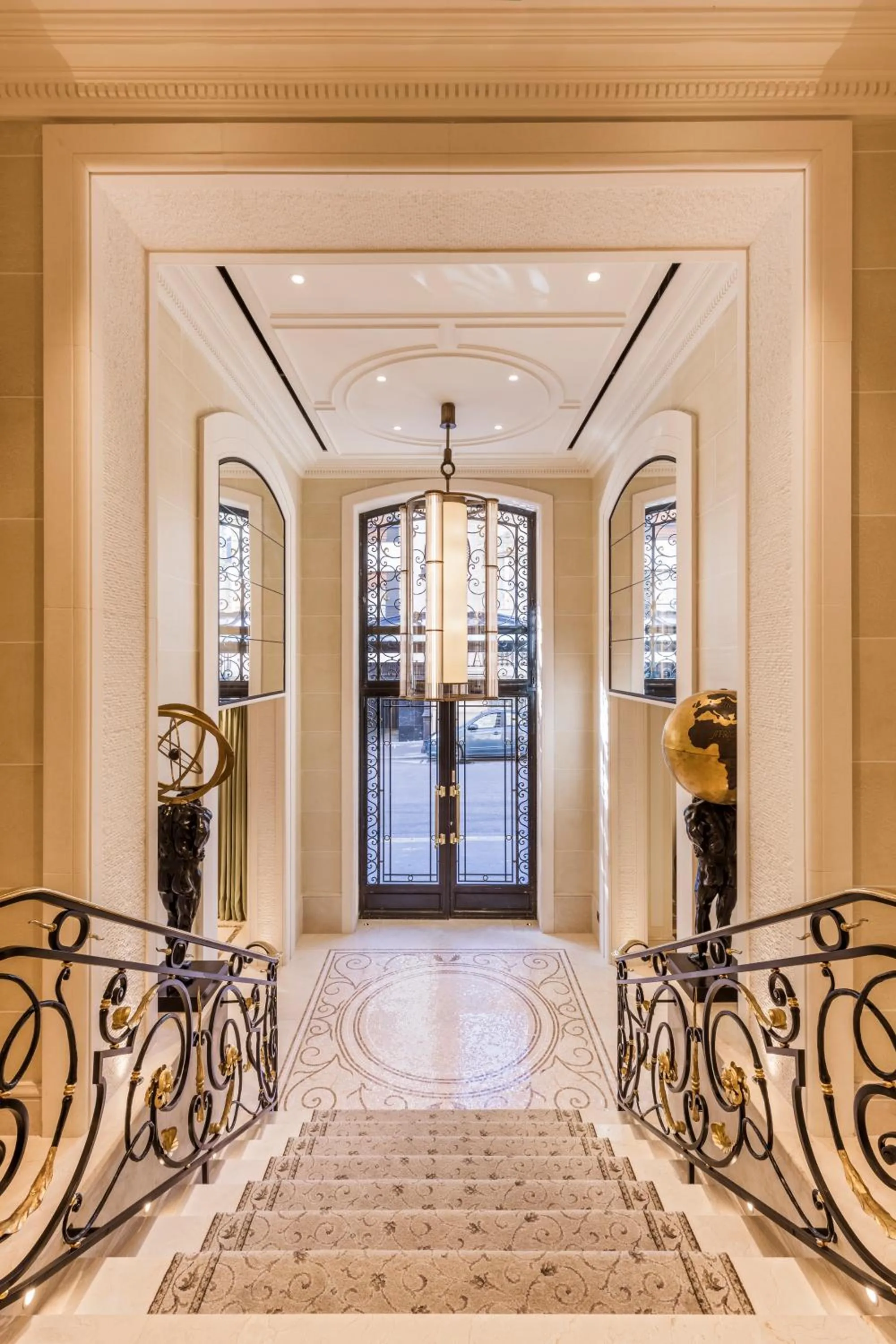 Property building in Hôtel San Régis