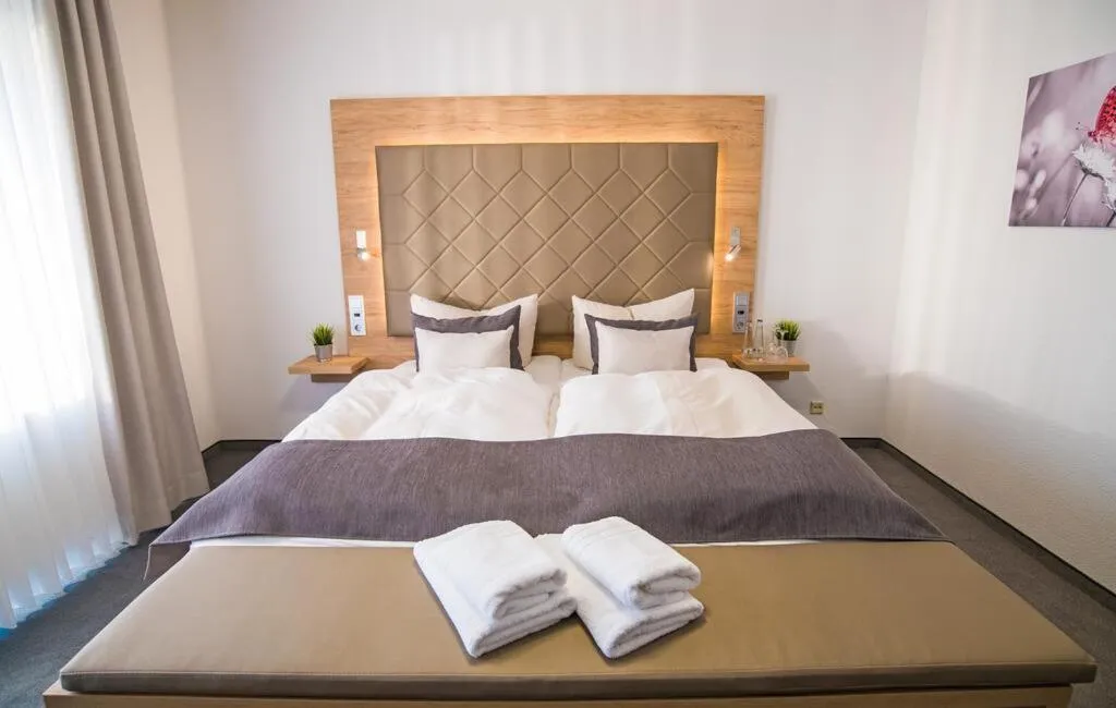 Bed in Hagen`s Hotel "eat & meet" Restaurant Bar Lounge