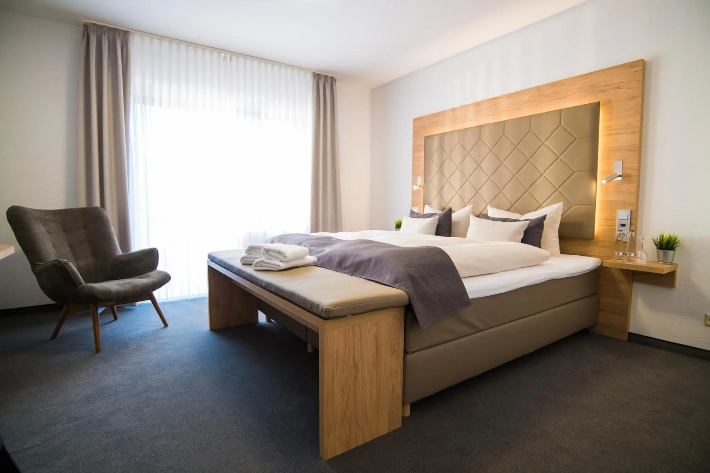 Hagen`s Hotel "eat & meet" Restaurant Bar Lounge Hagen`s Hotel "eat & meet" Restaurant Bar Lounge