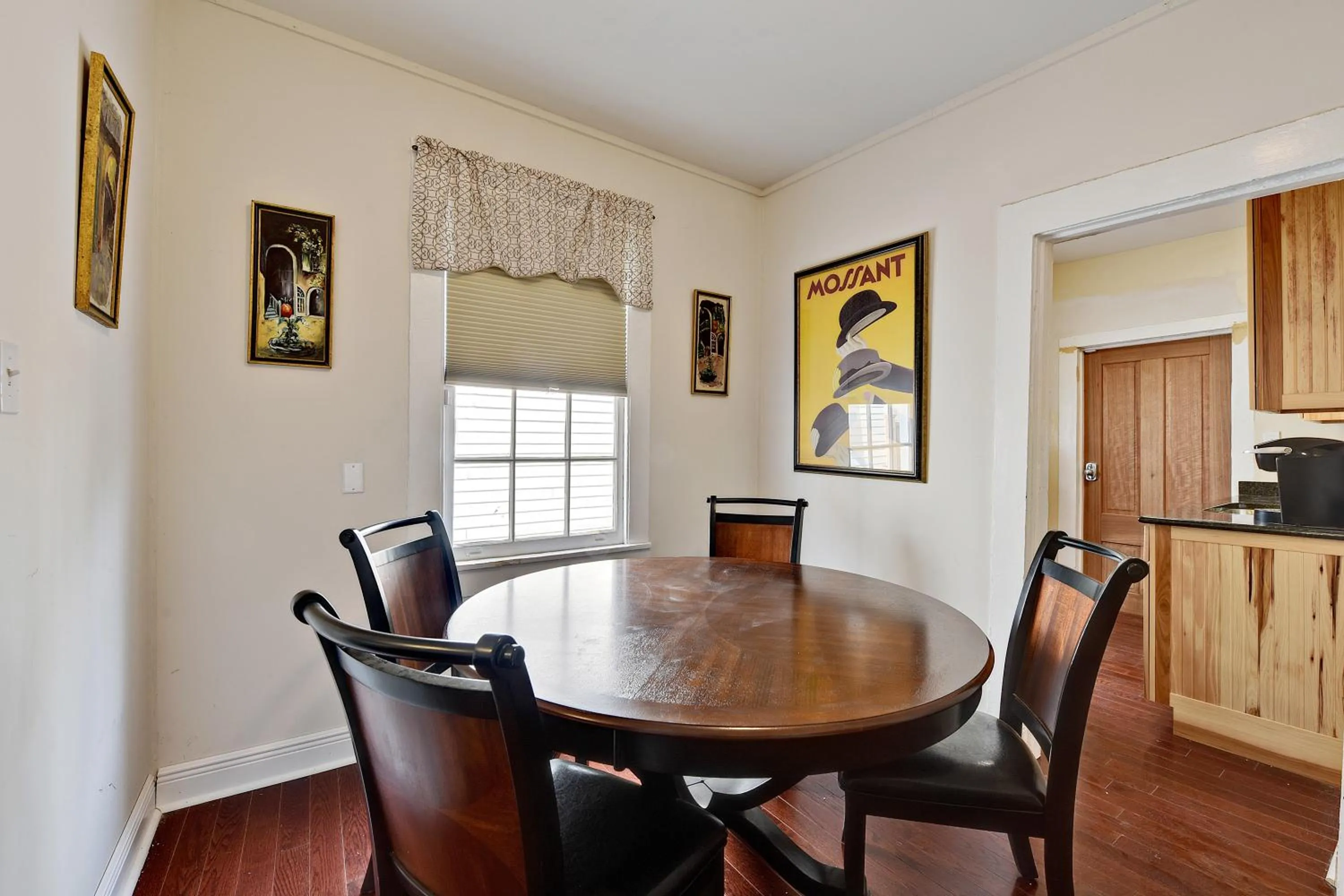 Dining area in New Orleans Cottage