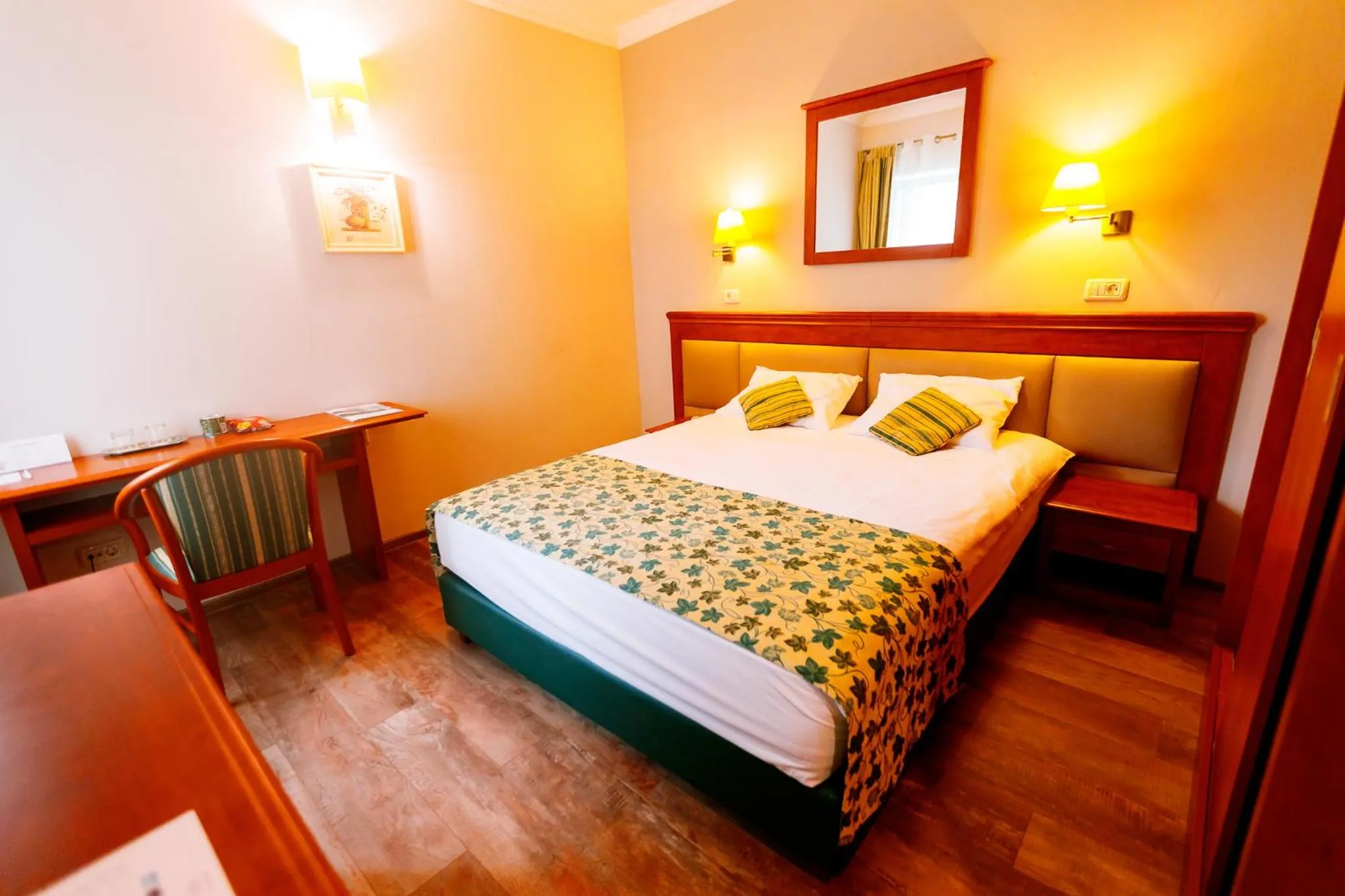 Bed in Best Western Plus Lido Hotel