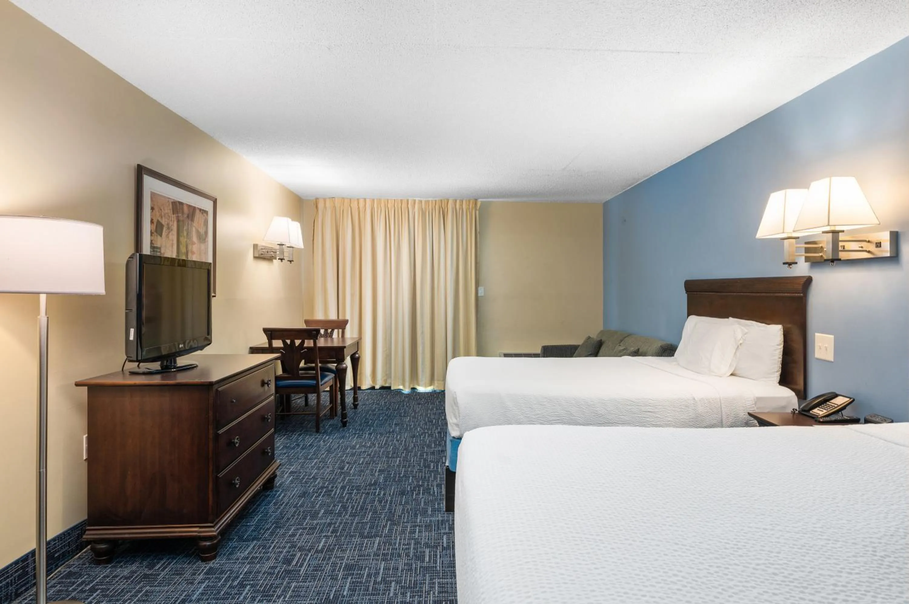 Bed in Coastal Palms Inn and Suites