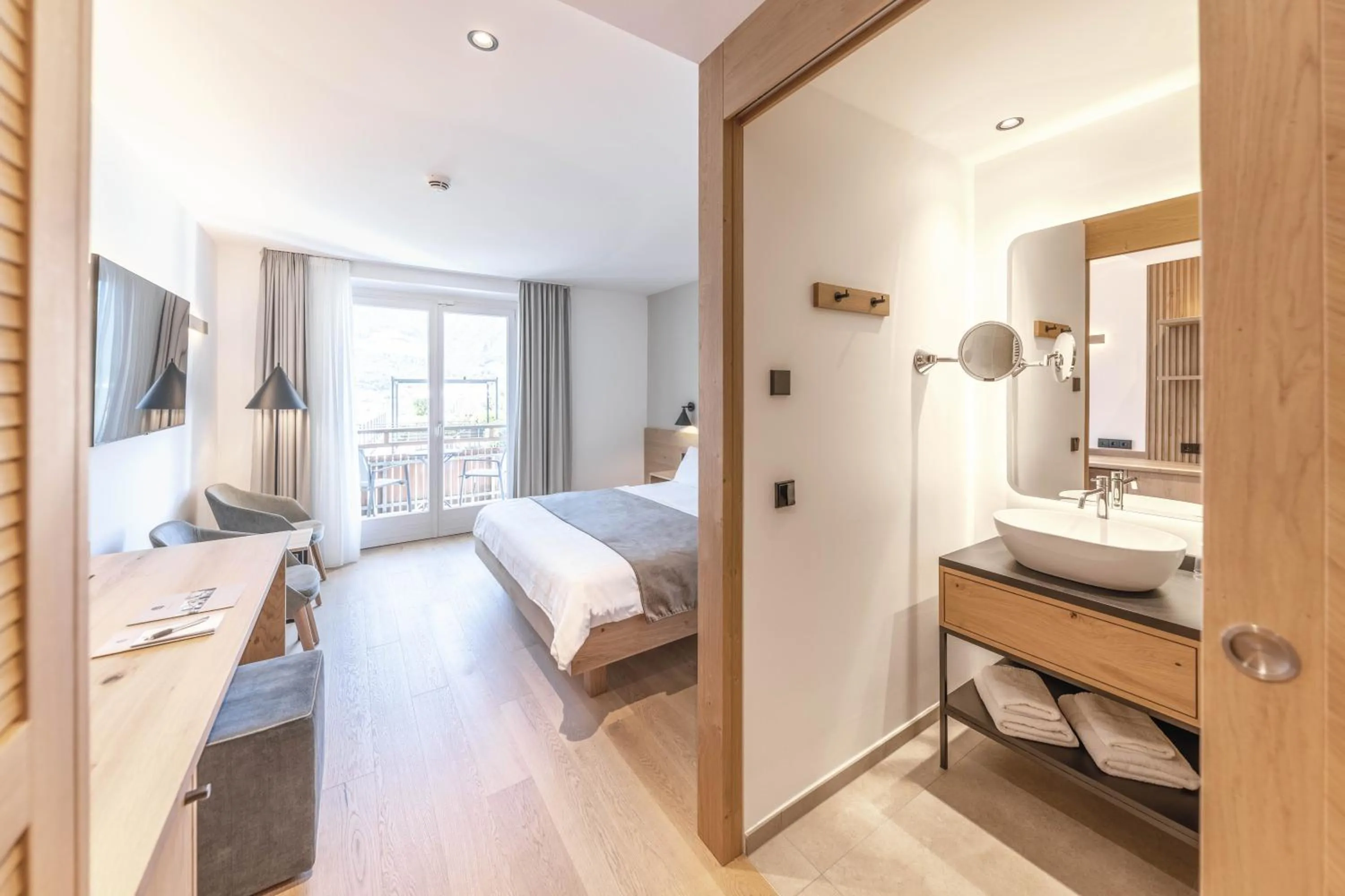 Bathroom, Bed in Hotel Belvedere - Adults Only - 14 plus