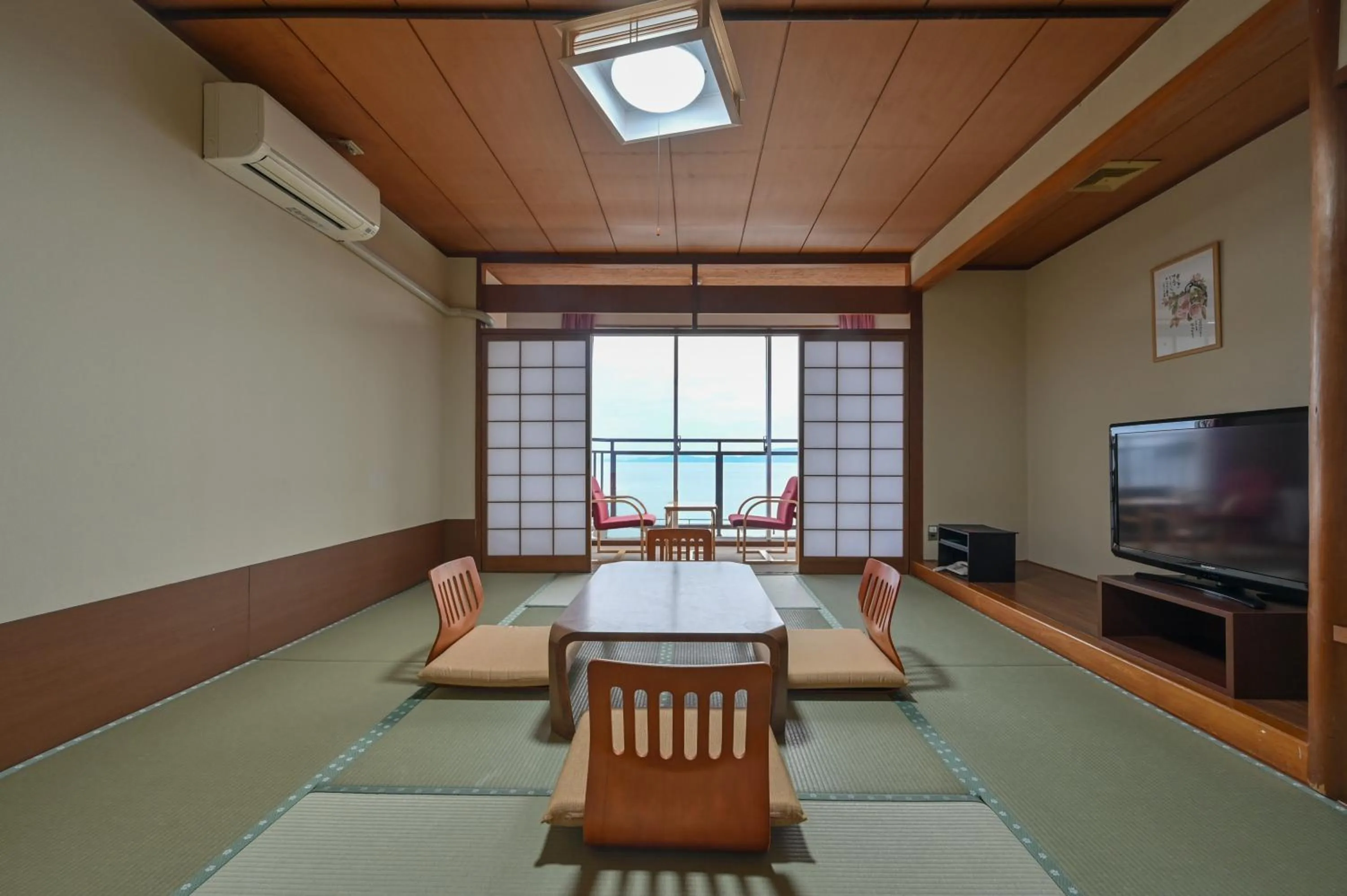 Photo of the whole room in Yunoko Umi To Yuyake