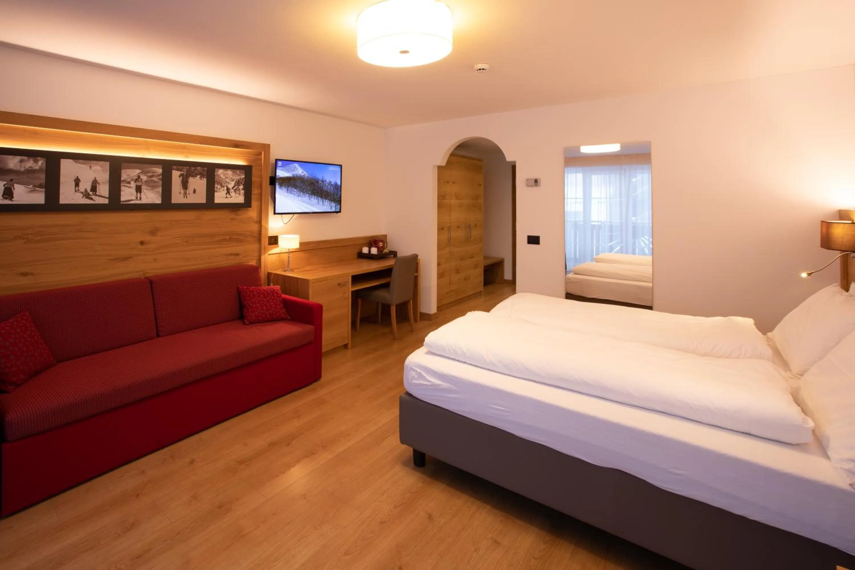 Photo of the whole room, Bed in Residence Meridiana
