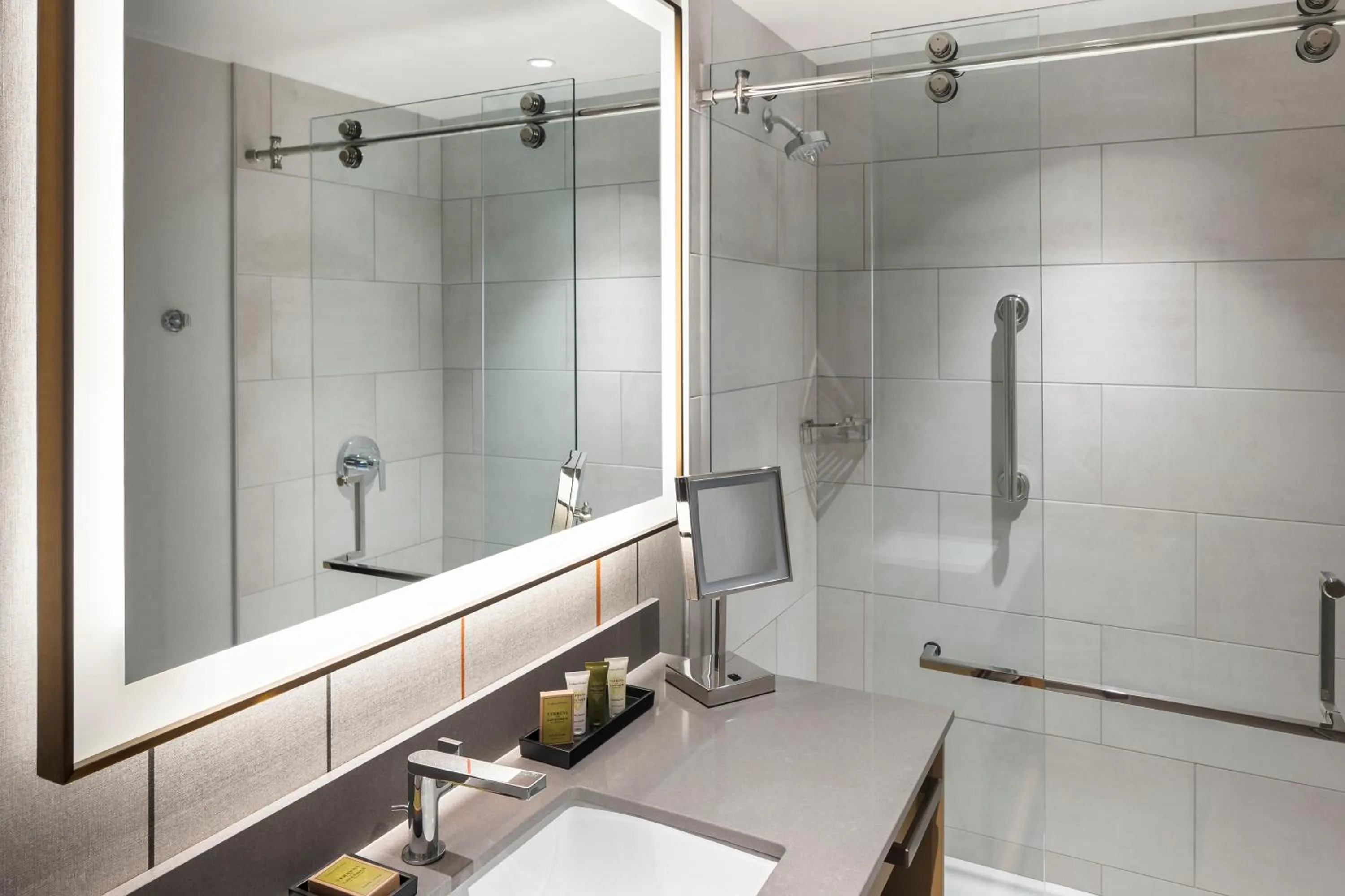 Shower in Hilton Columbus Downtown