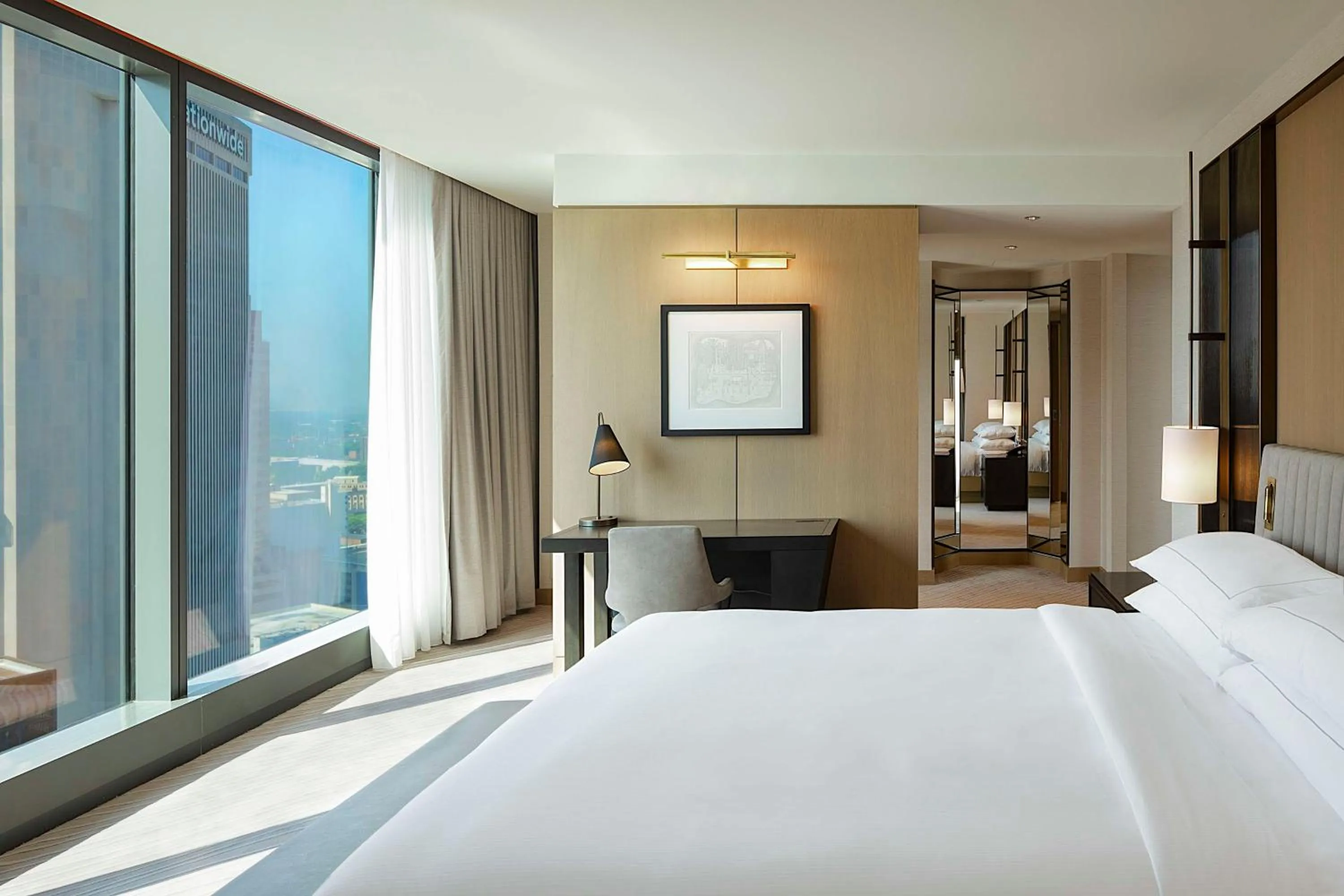 Bedroom, Bed in Hilton Columbus Downtown