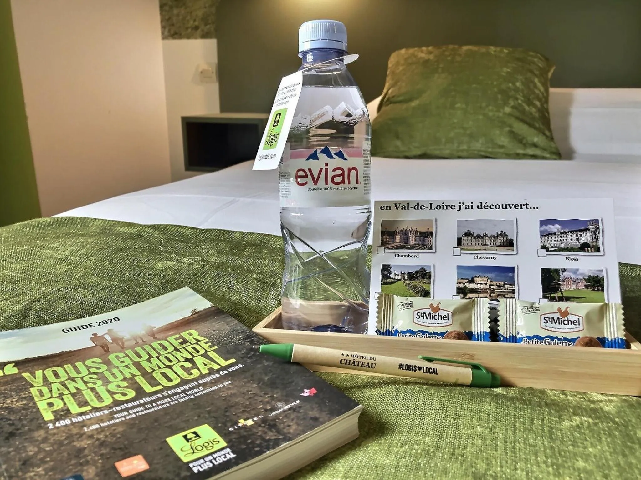 Coffee/tea facilities, Bed in Logis Hôtel du Château