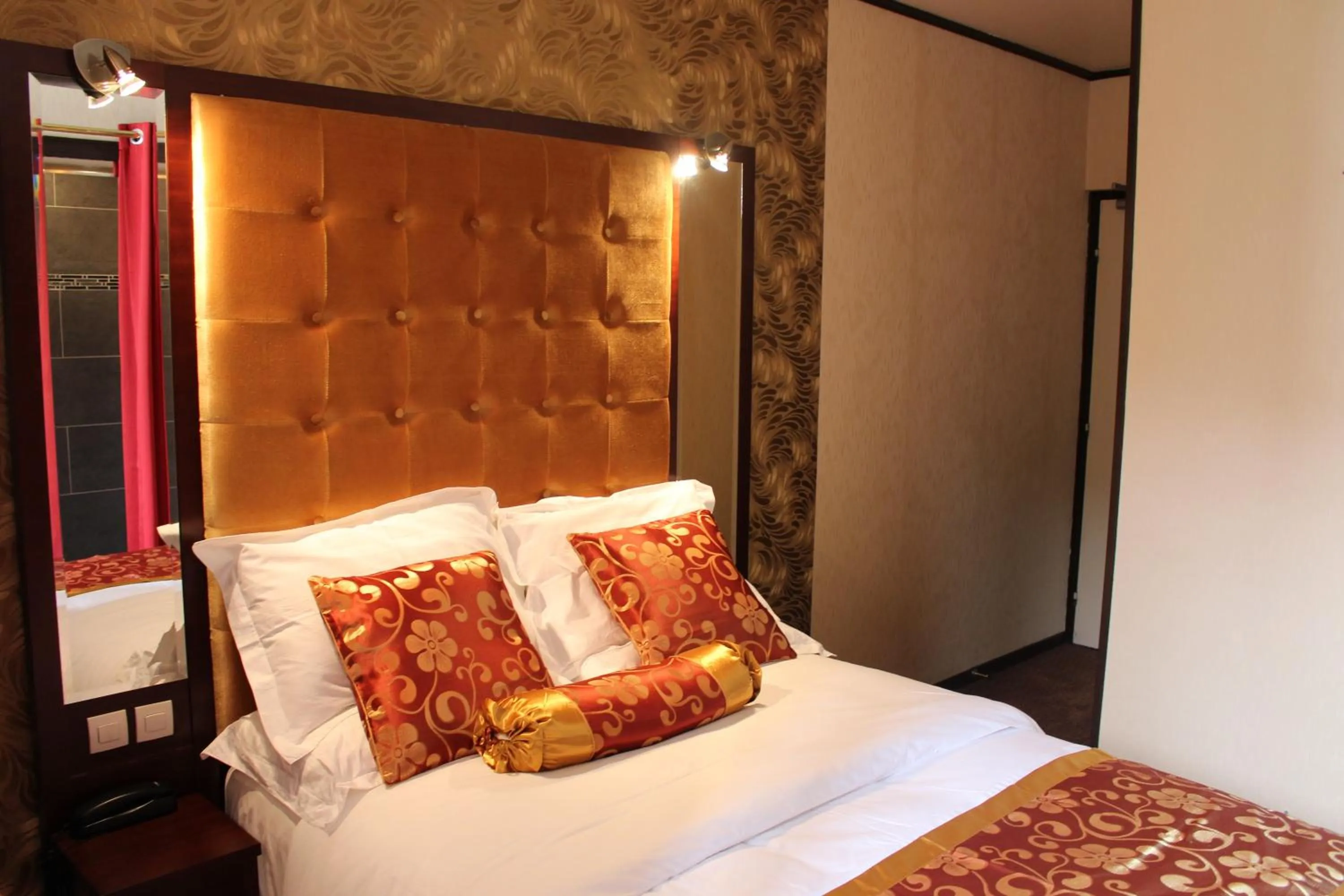 Bed in Hôtel des Buttes Chaumont