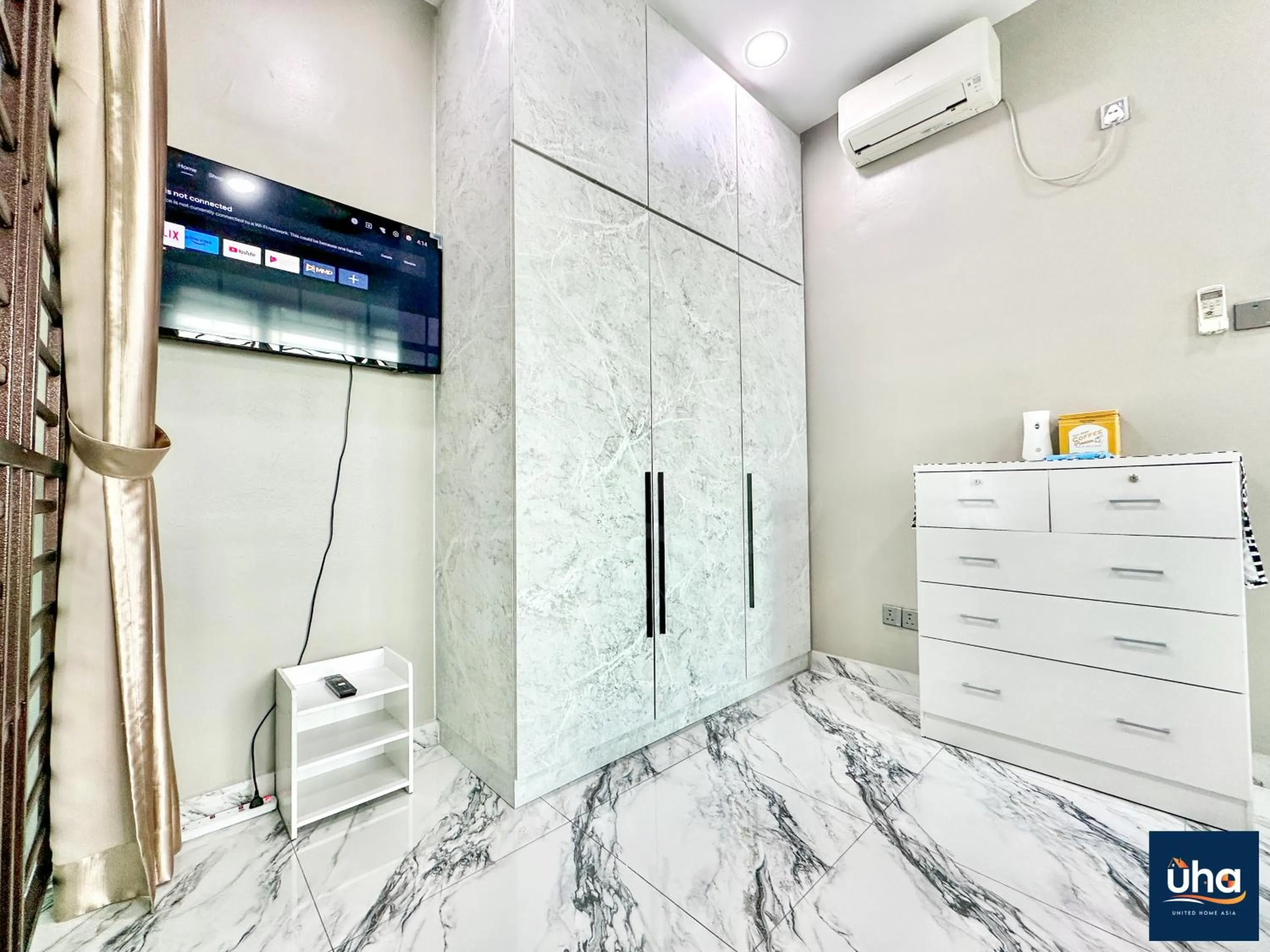 TV and multimedia in Akademik Suite by JK Home