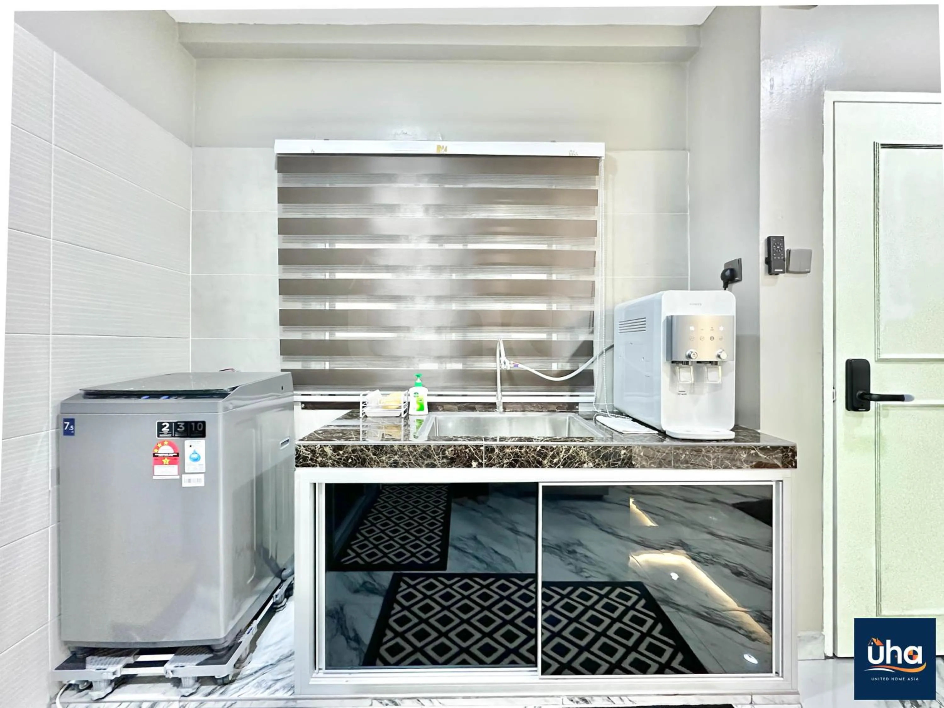 Kitchen or kitchenette in Akademik Suite by JK Home