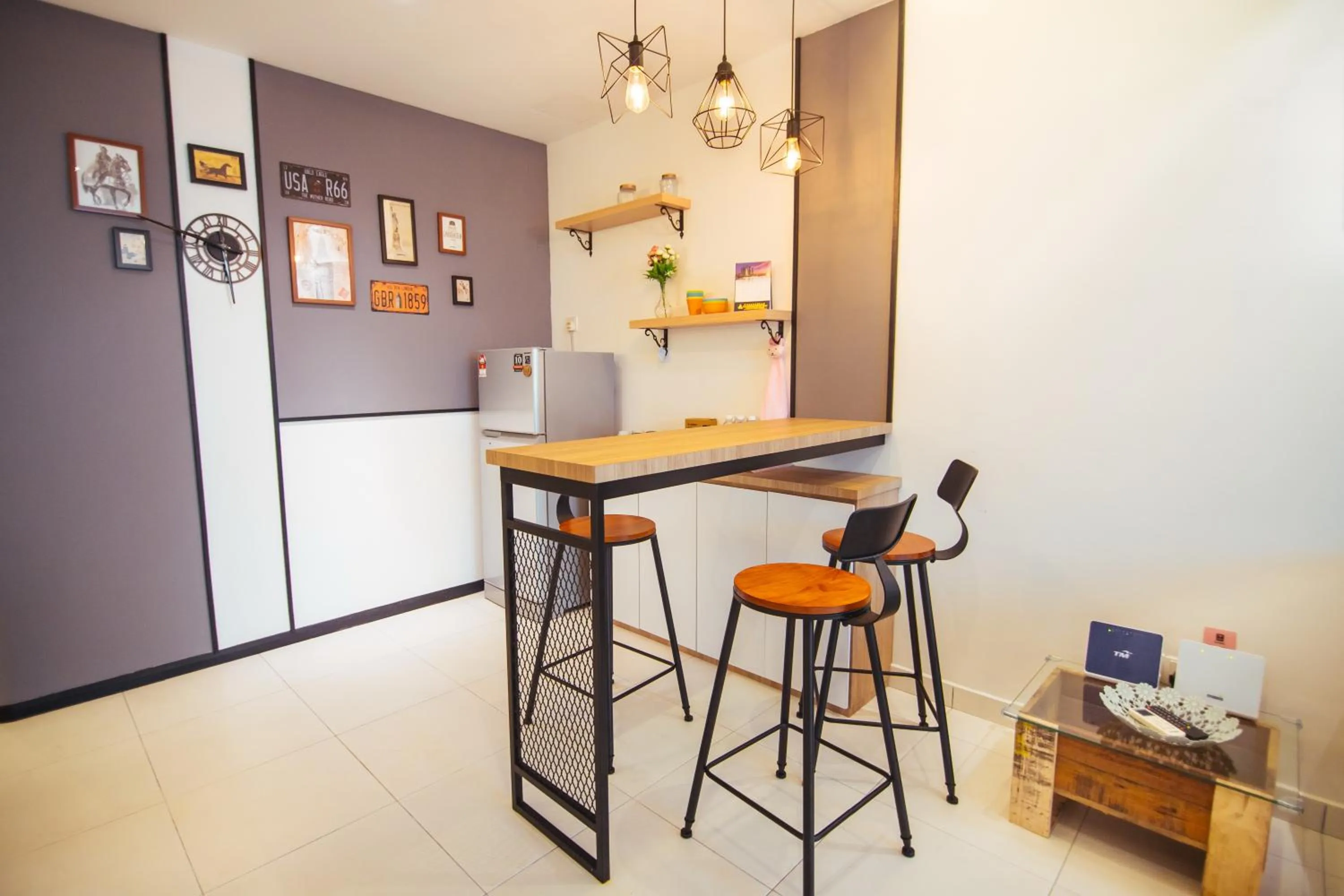 Dining area in Akademik Suite by JK Home