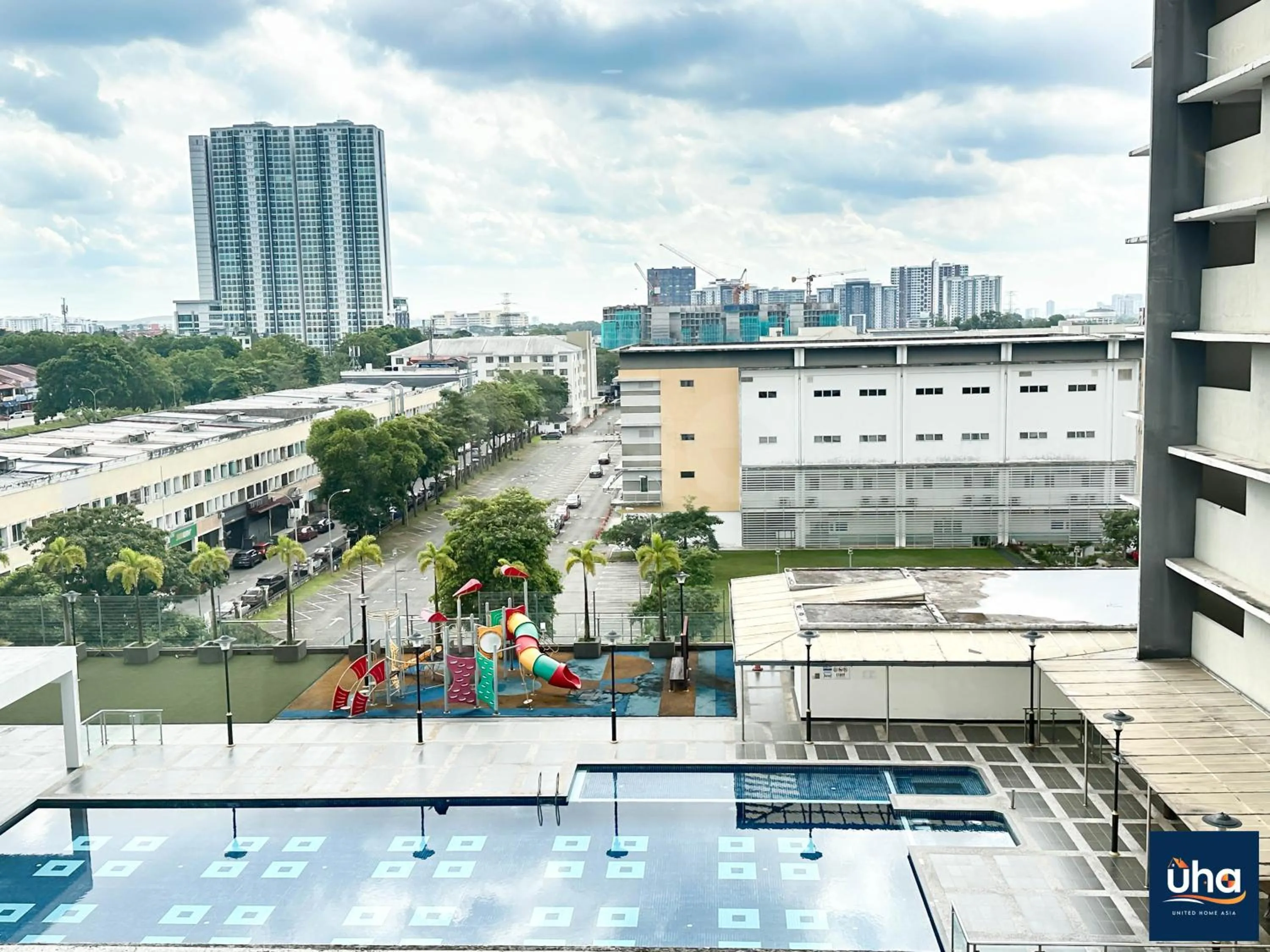 Swimming pool in Akademik Suite by JK Home