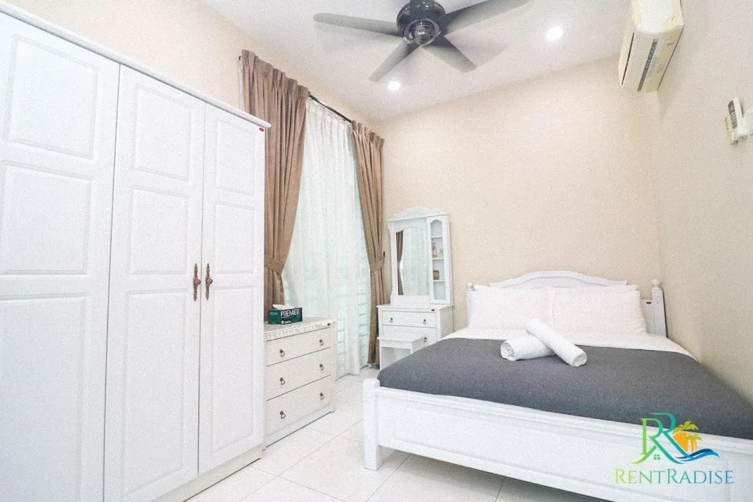 Photo of the whole room, Bed in Akademik Suite by JK Home