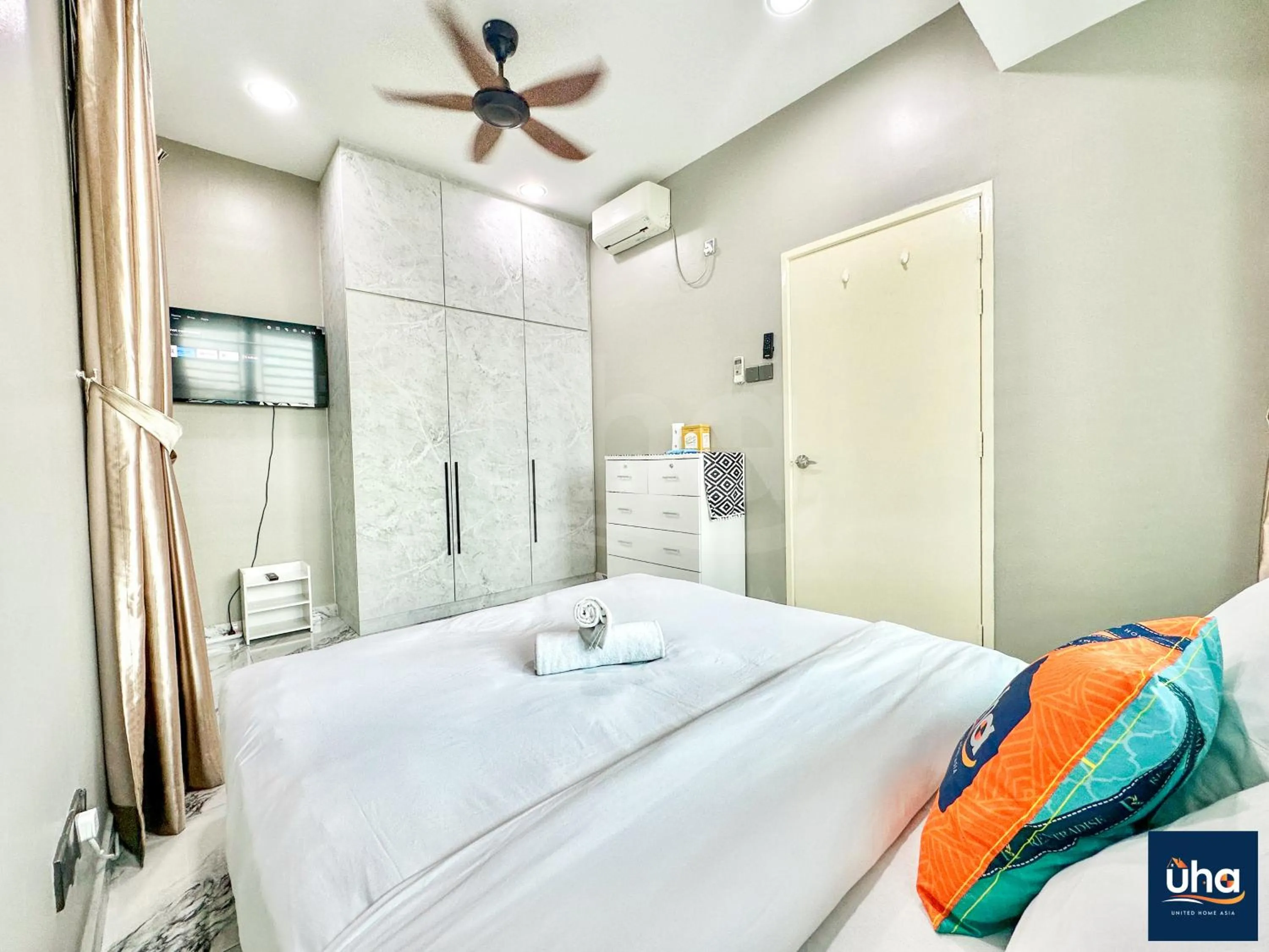 Bed in Akademik Suite by JK Home