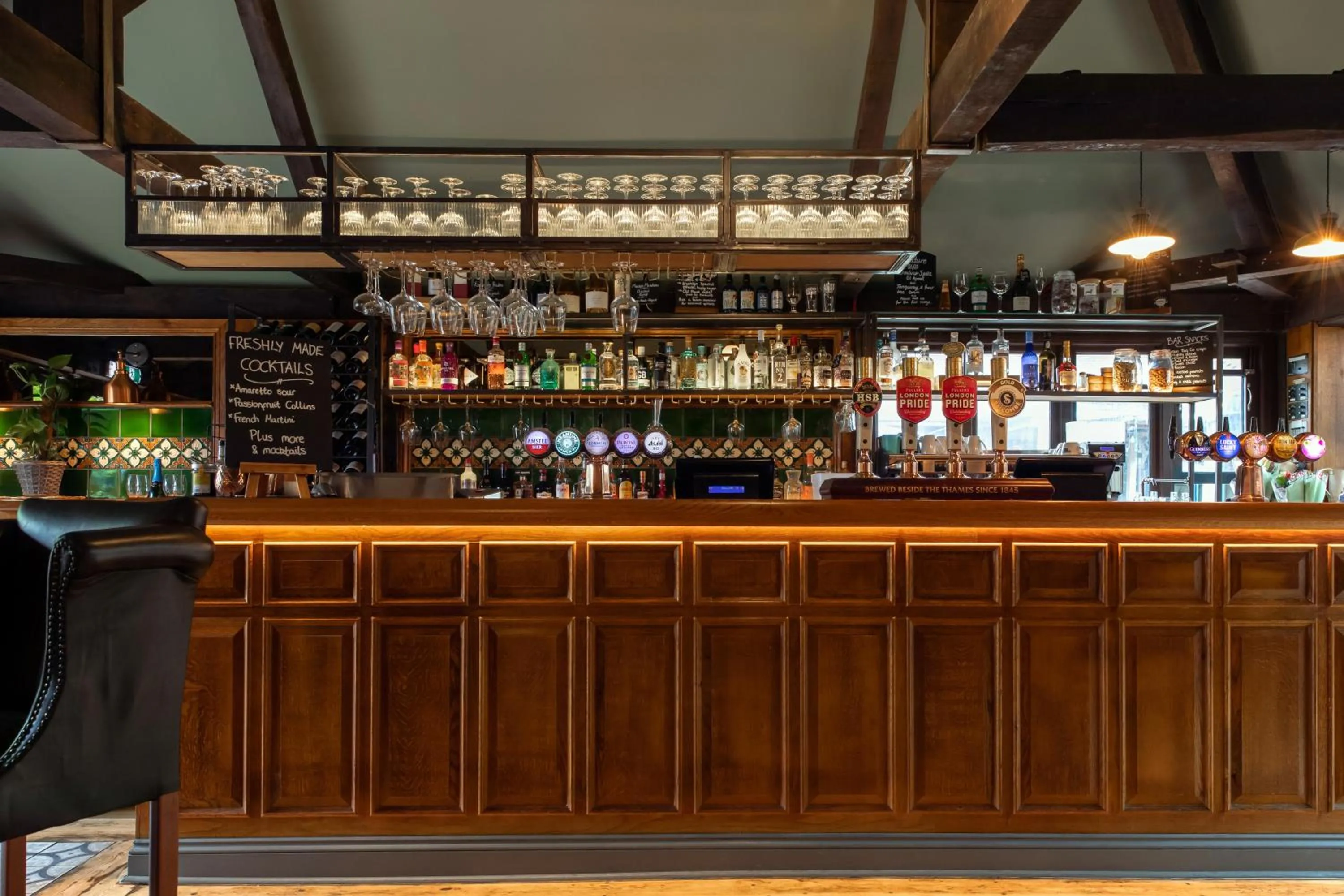 Lounge or bar in Cromwell Arms Country Pub with Rooms