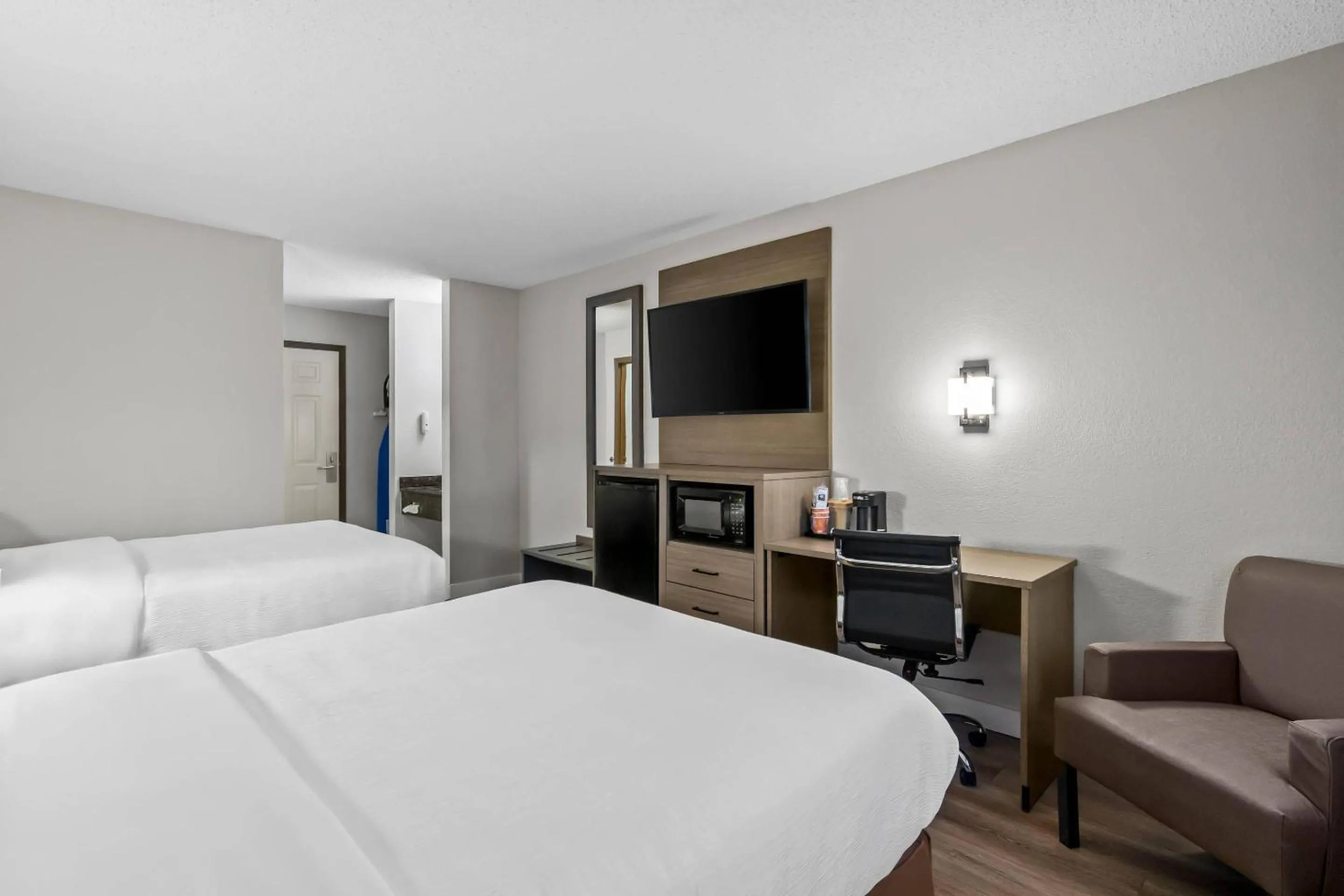 Bedroom, Bed in Quality Inn Neosho