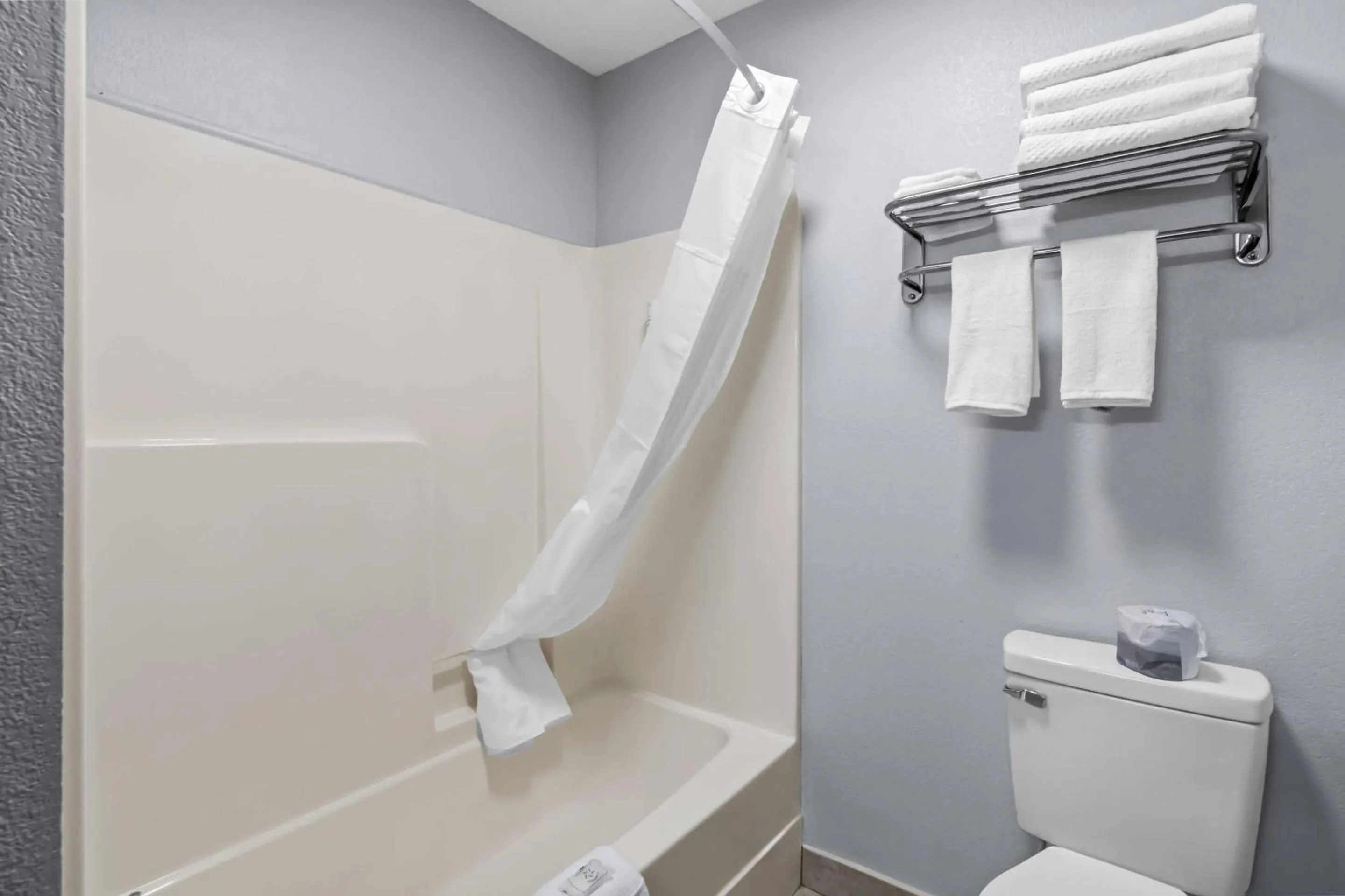 Bedroom in Quality Inn Neosho