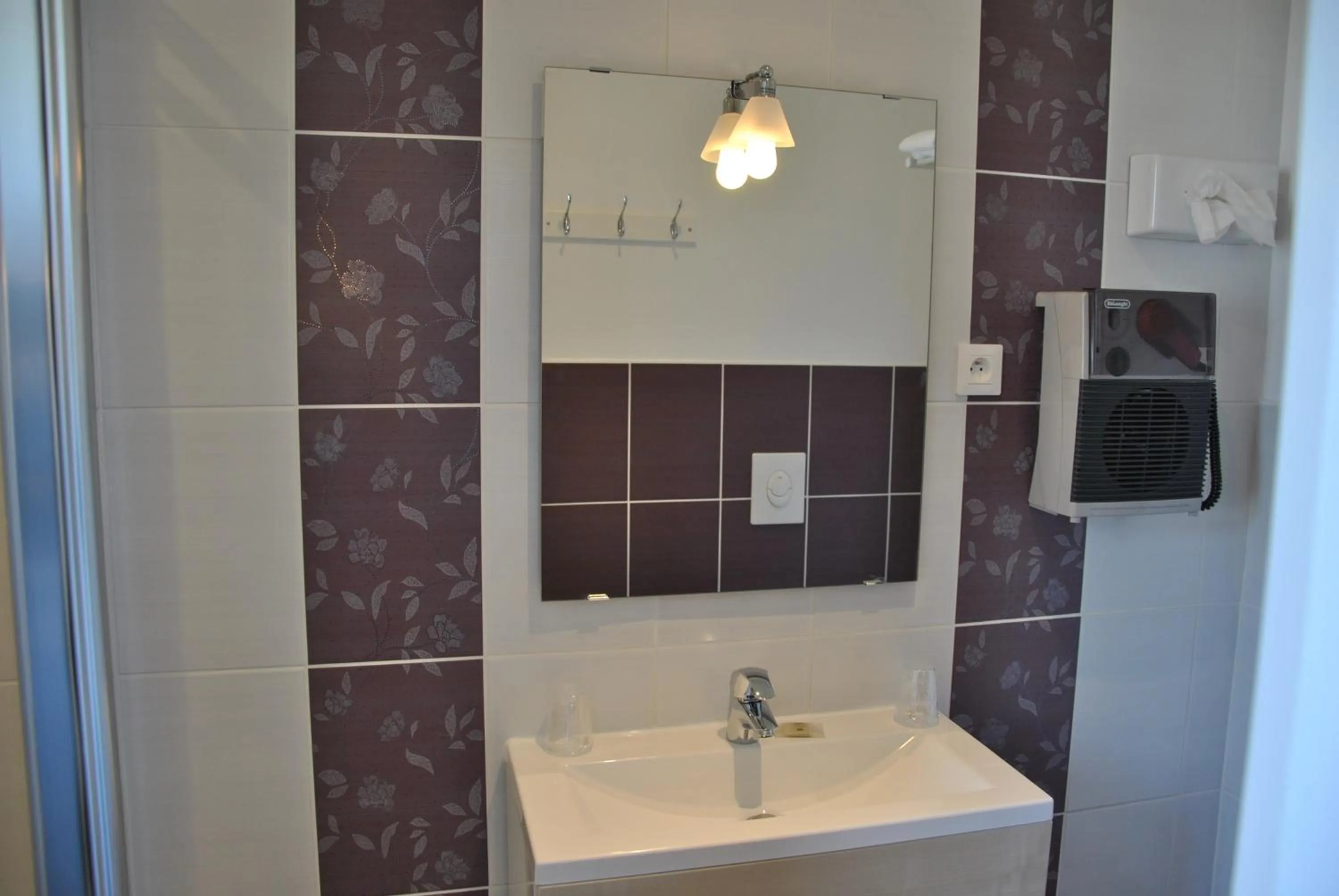 Bathroom in Logis Hermitage