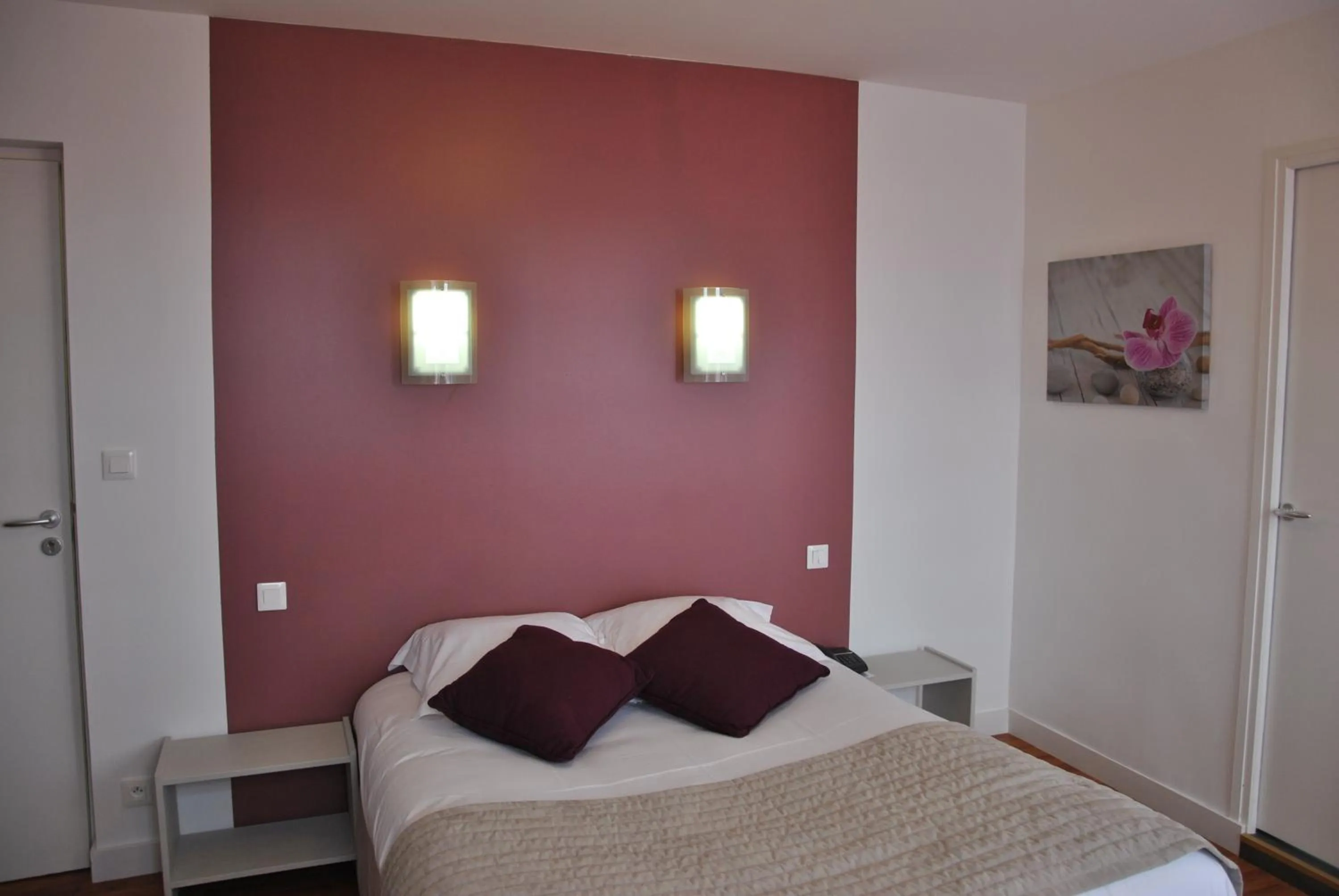 Bedroom in Logis Hermitage