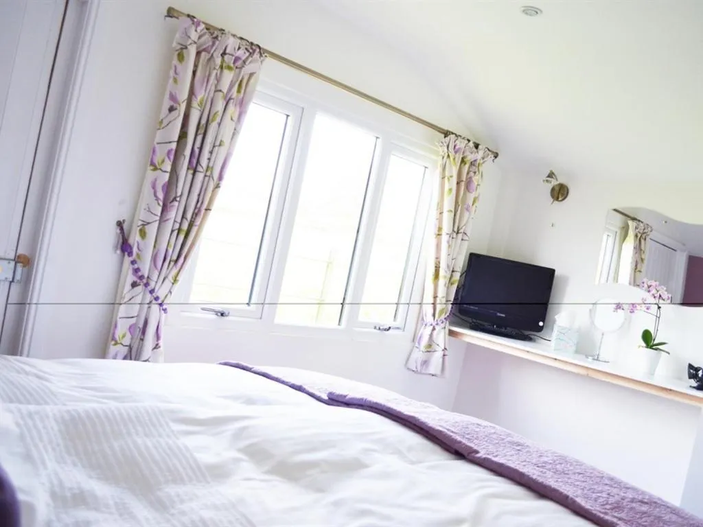 Bedroom, Bed in Quixhill - Denstone - Dove Meadow B & B