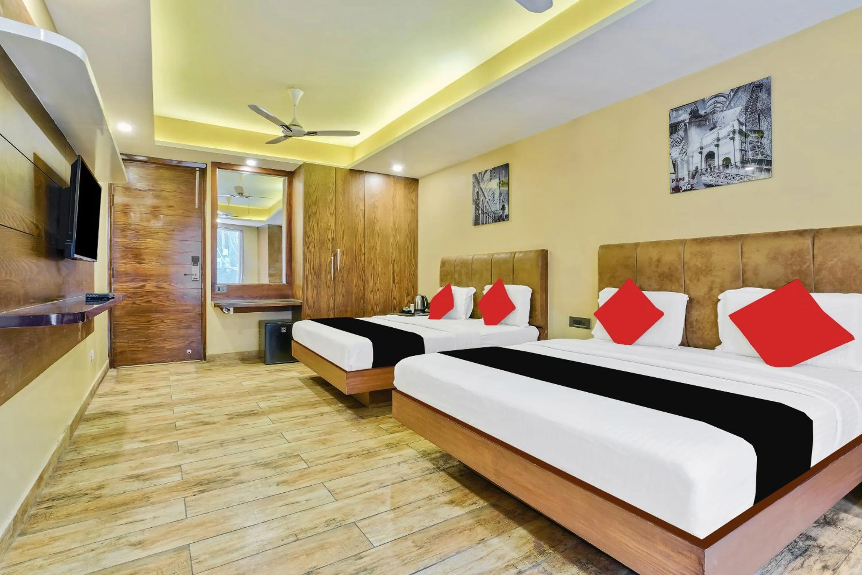 Communal lounge/ TV room, Bed in Staybook Hotel Nitya Maharani, Free Airport Pickup