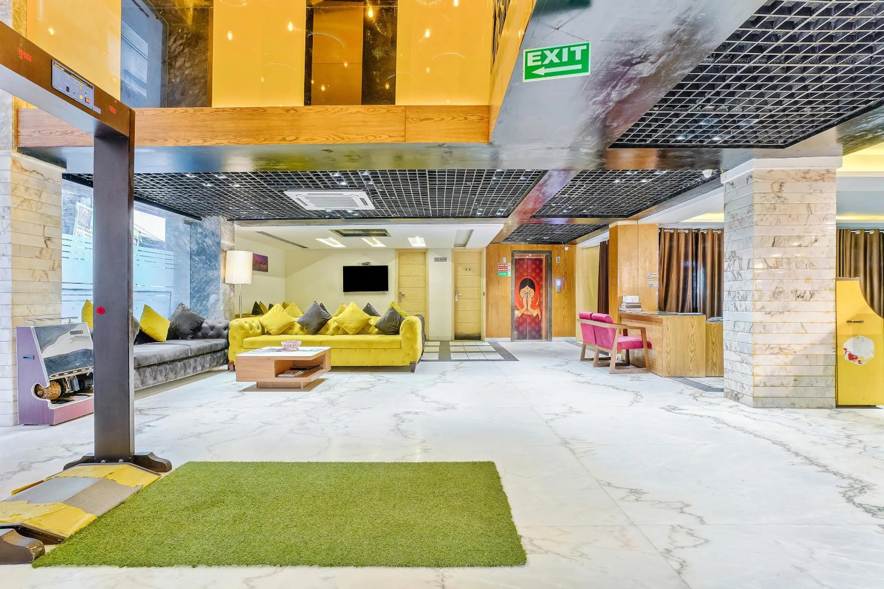 Living room, Lobby/Reception in Staybook Hotel Nitya Maharani, Free Airport Pickup