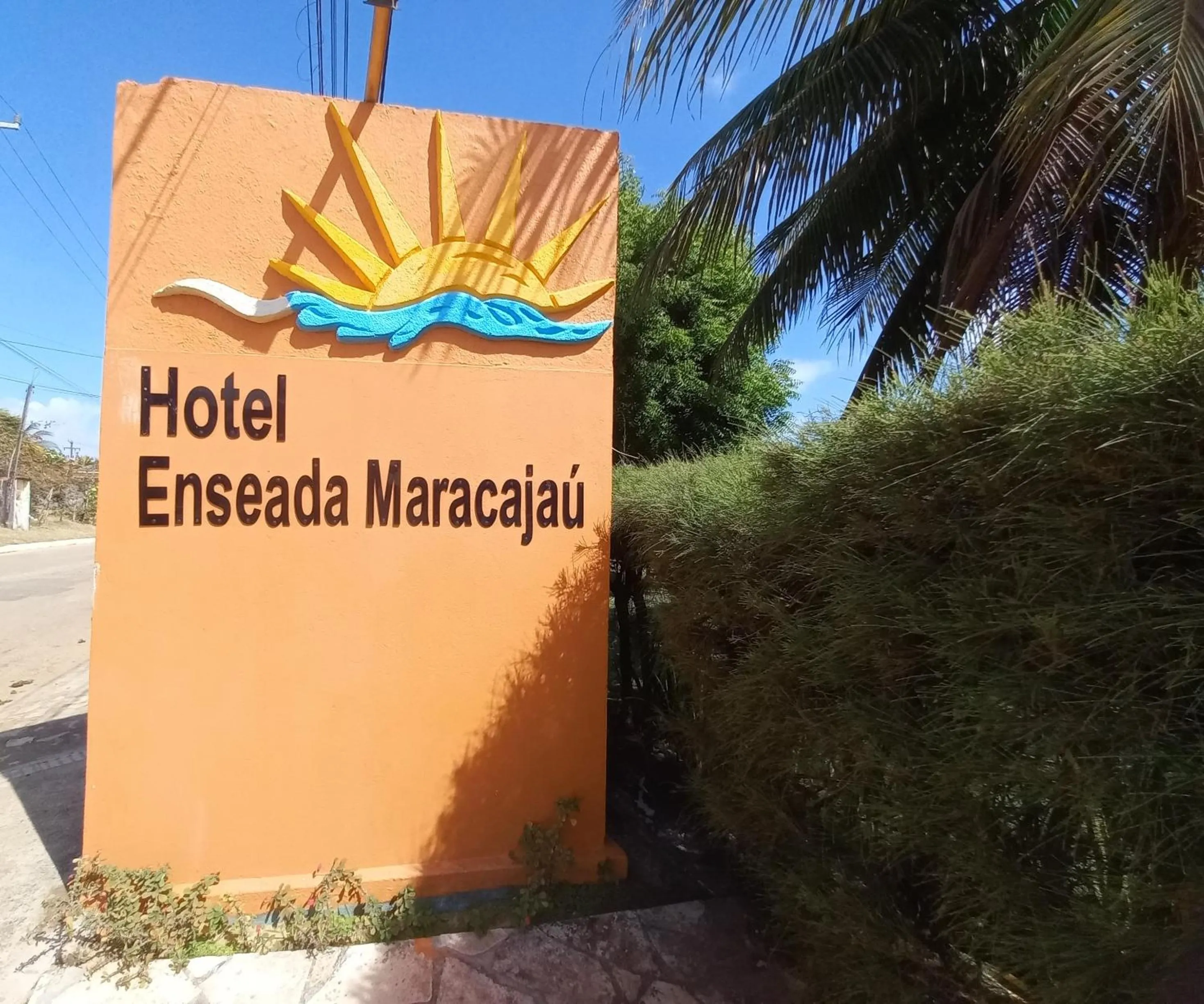 Property building in Hotel Enseada Maracajaú