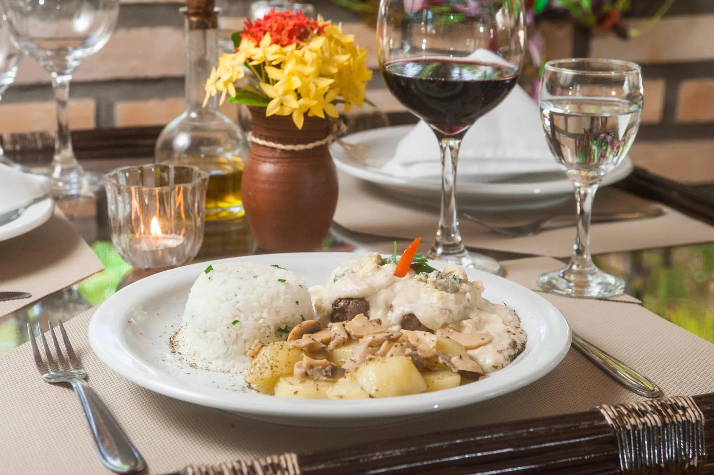 Restaurant/places to eat in Hotel Enseada Maracajaú