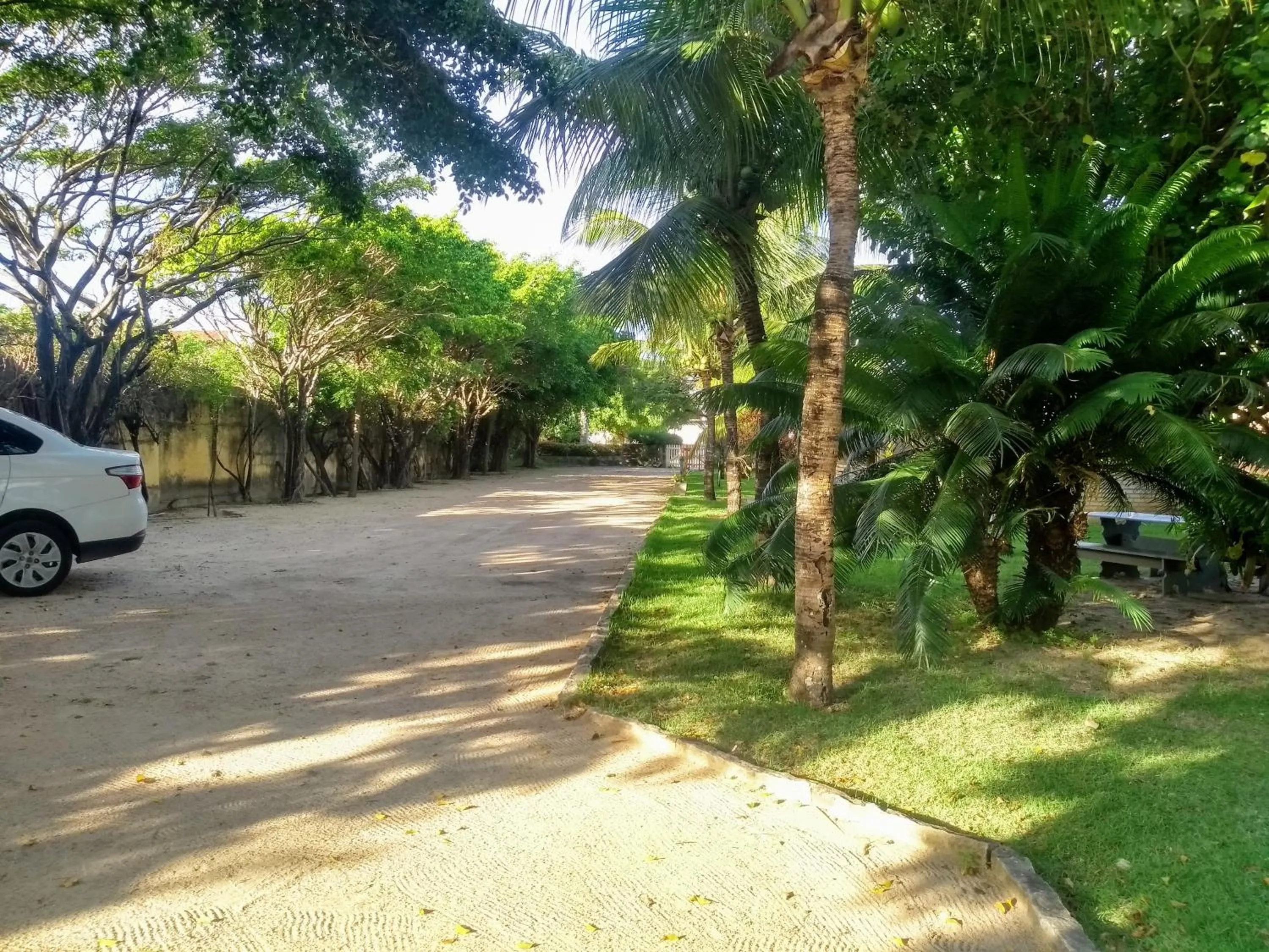 Parking in Hotel Enseada Maracajaú