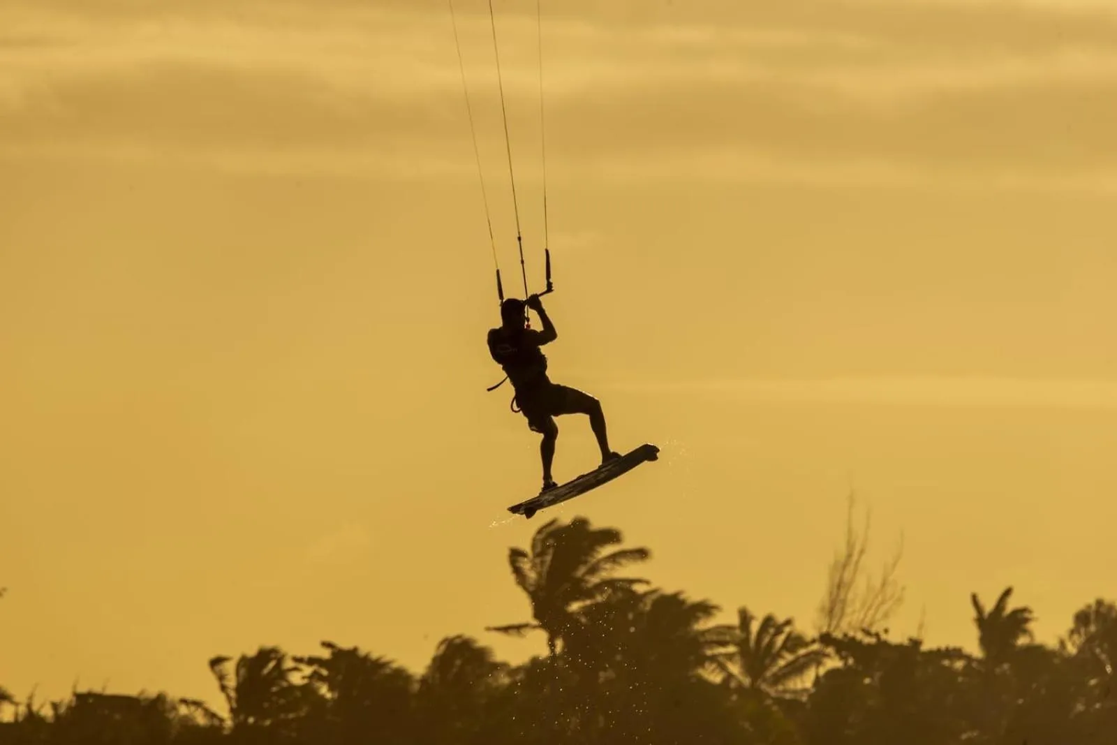 Windsurfing in Hotel Enseada Maracajaú