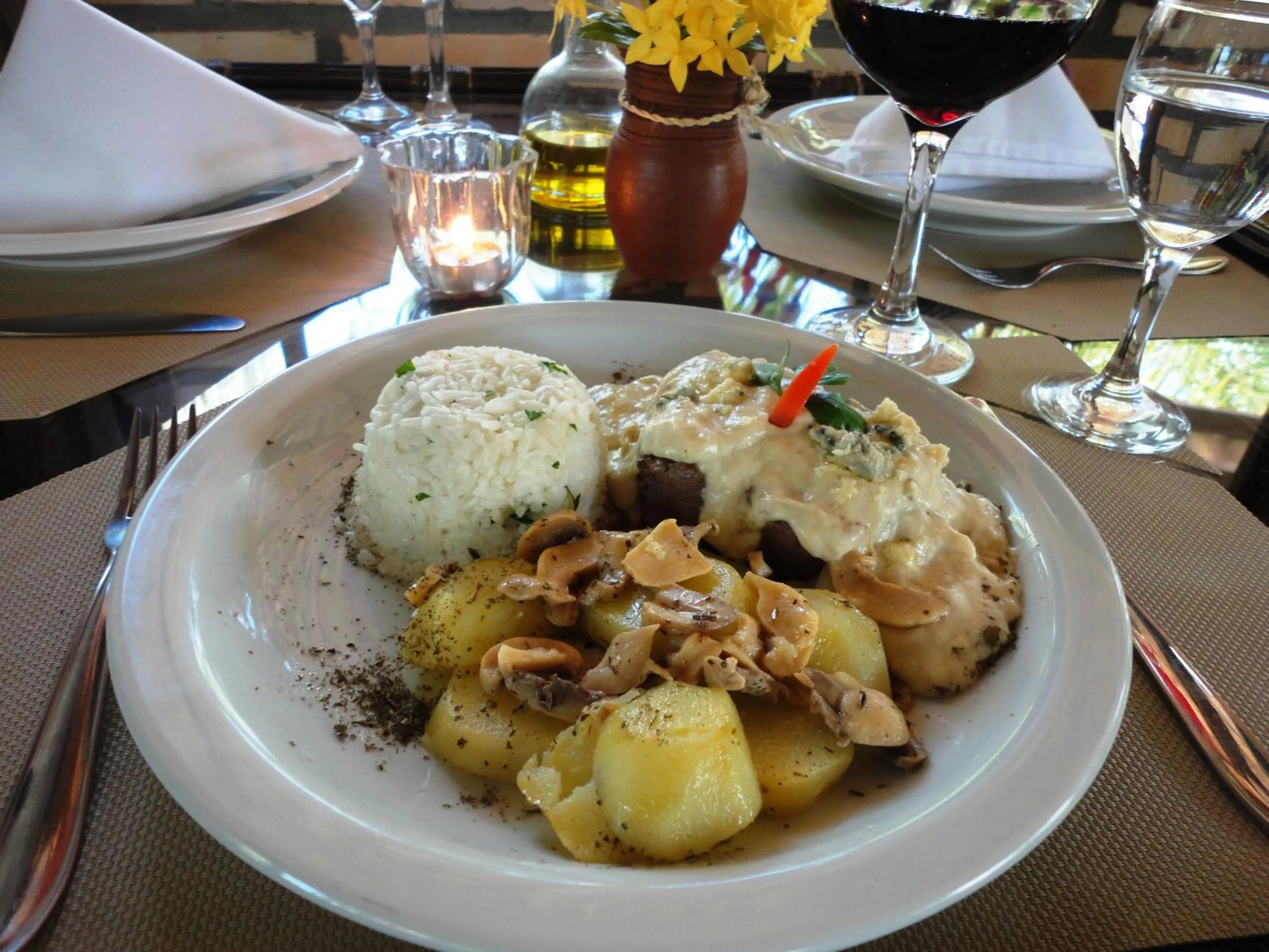 Restaurant/places to eat in Hotel Enseada Maracajaú