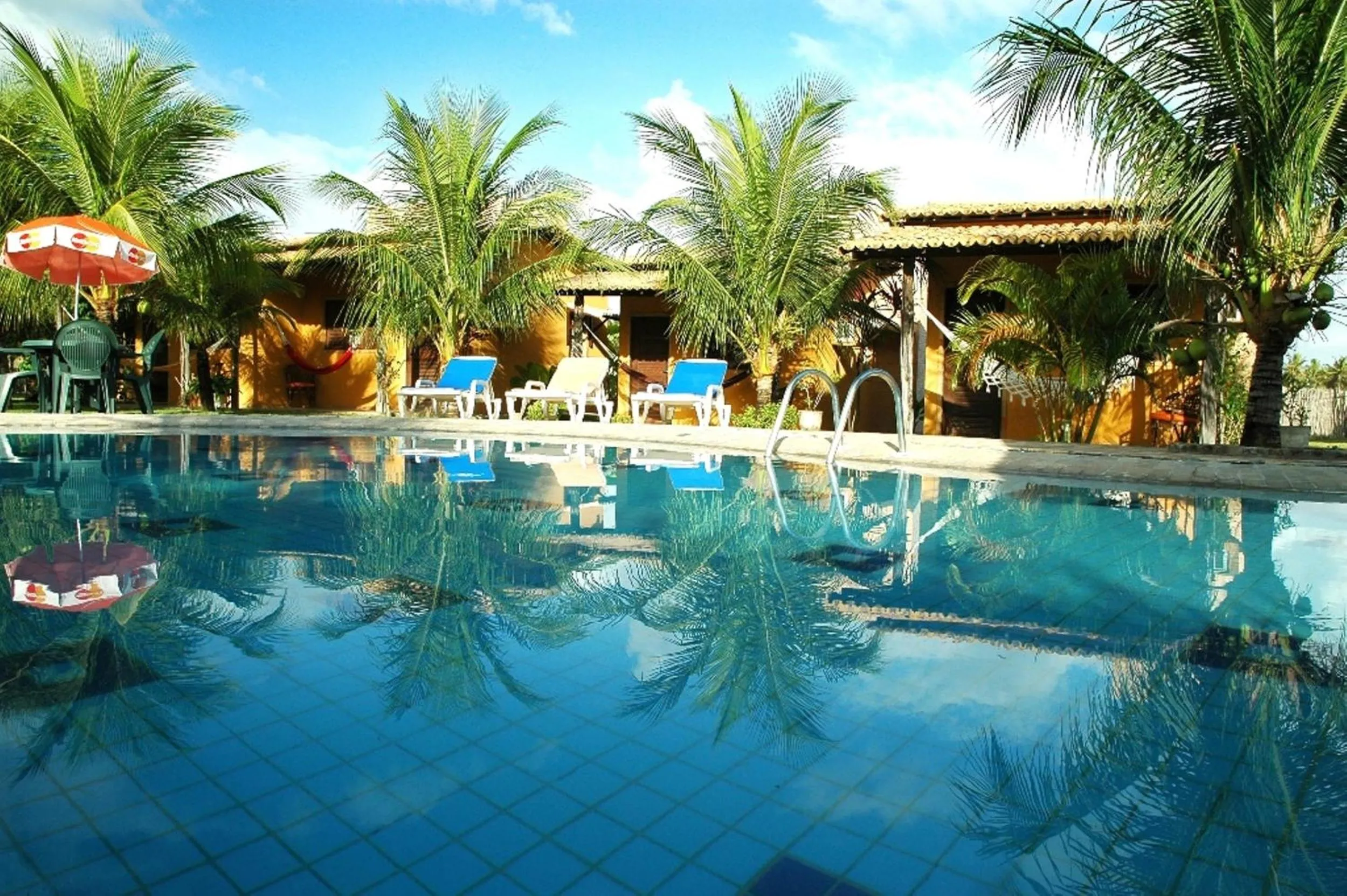 Swimming pool in Hotel Enseada Maracajaú
