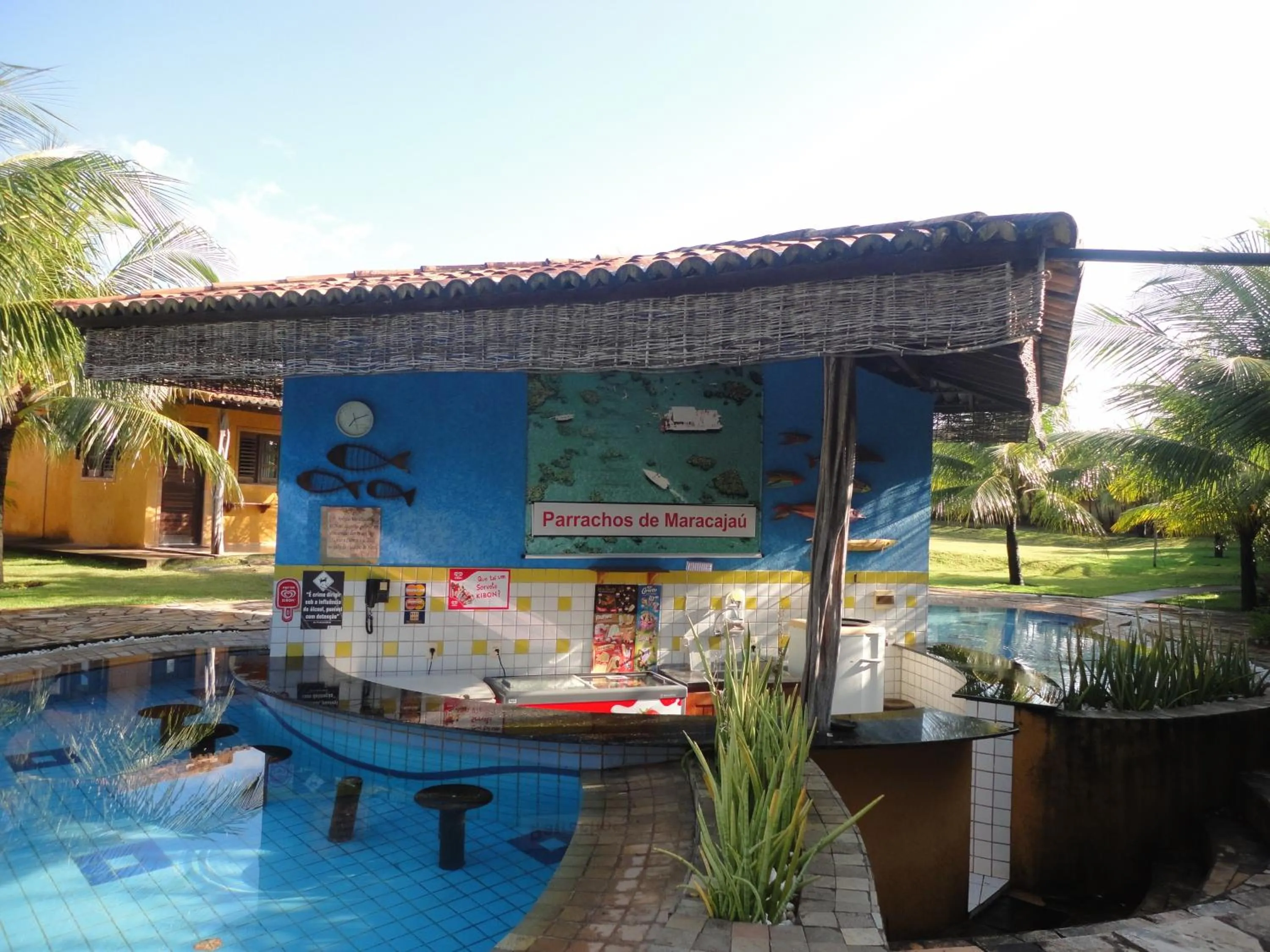 Swimming pool in Hotel Enseada Maracajaú