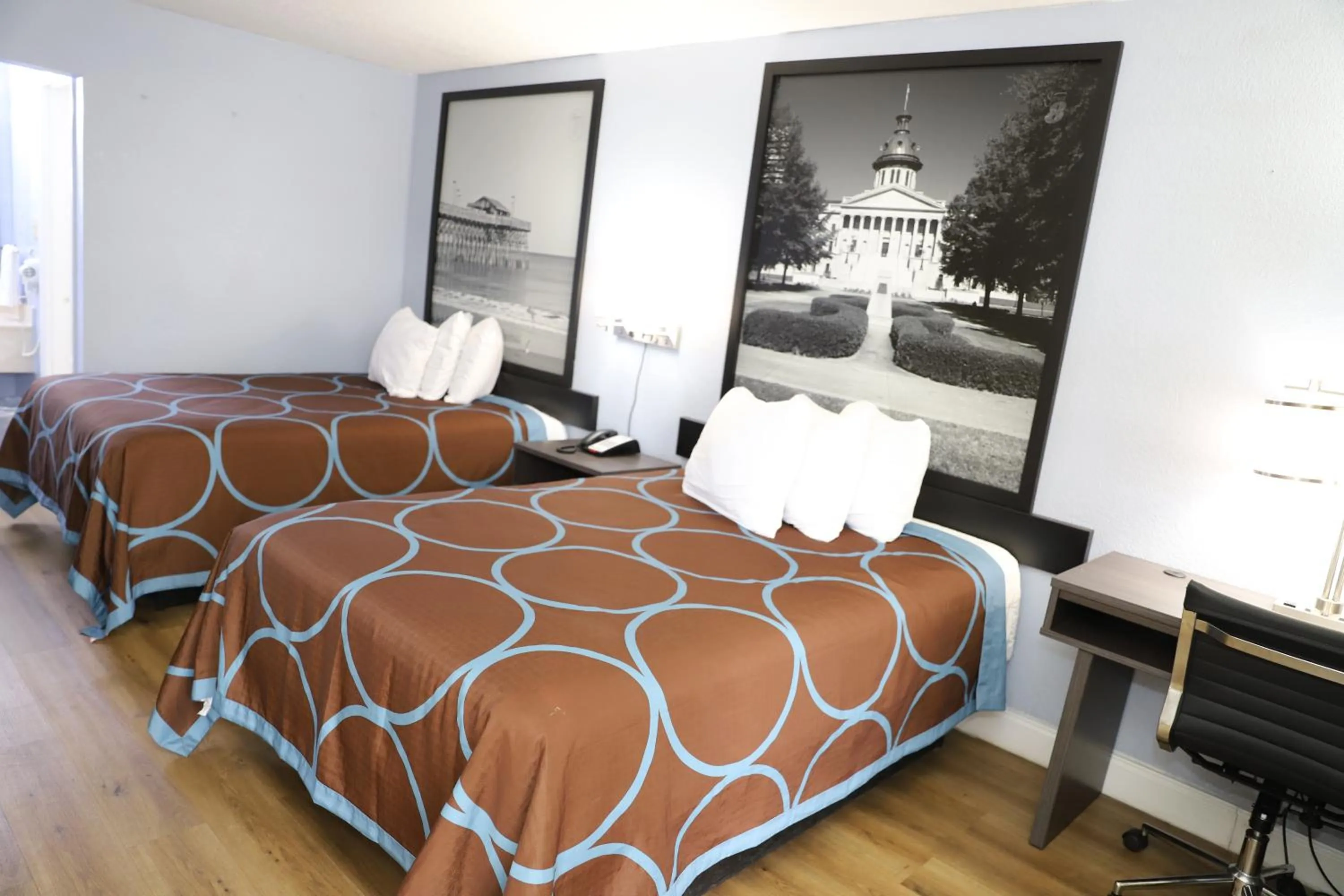 Bed in Super 8 by Wyndham Florence SC I-95 North - Hwy 76