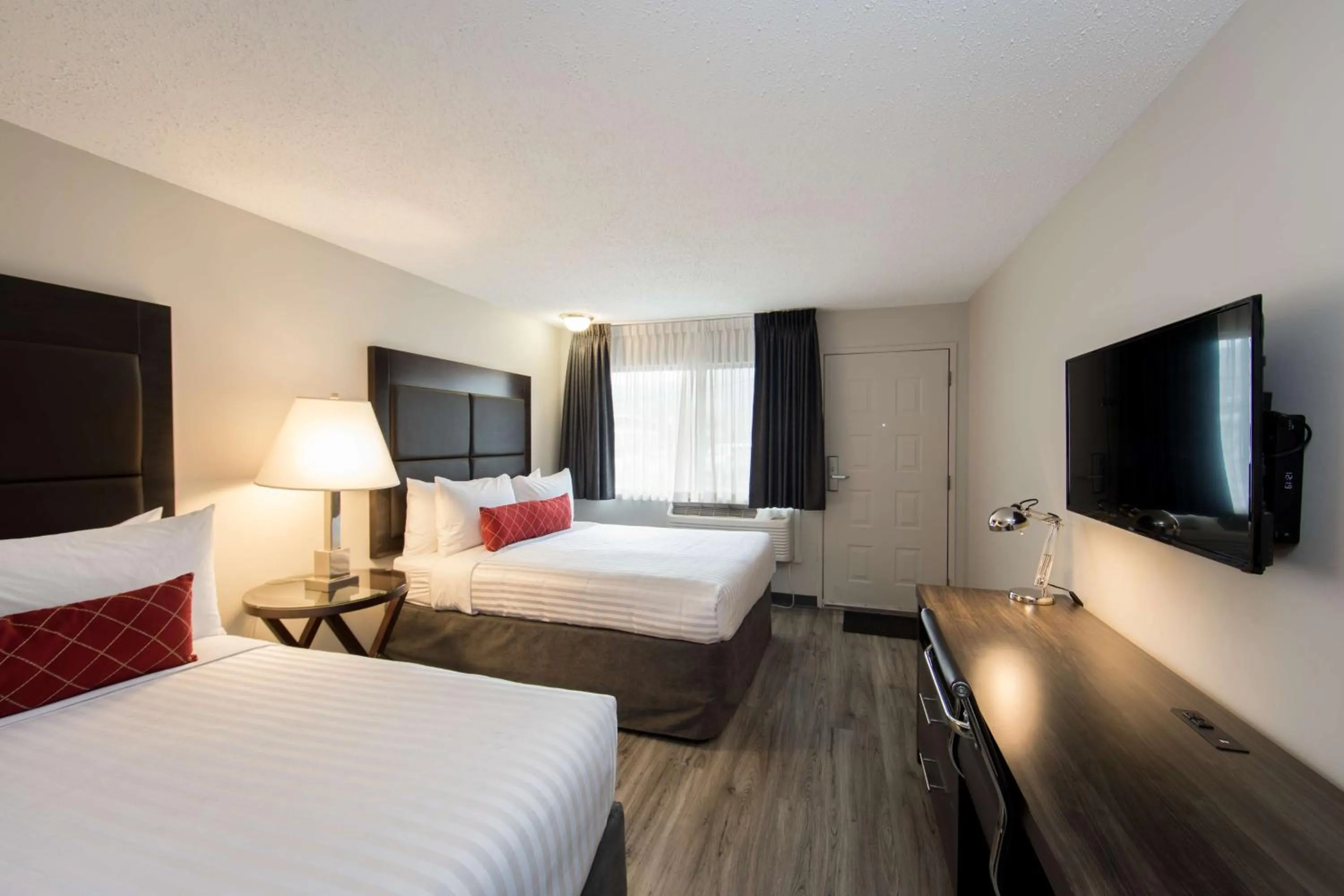 Photo of the whole room, Bed in SureStay Hotel by Best Western Castlegar