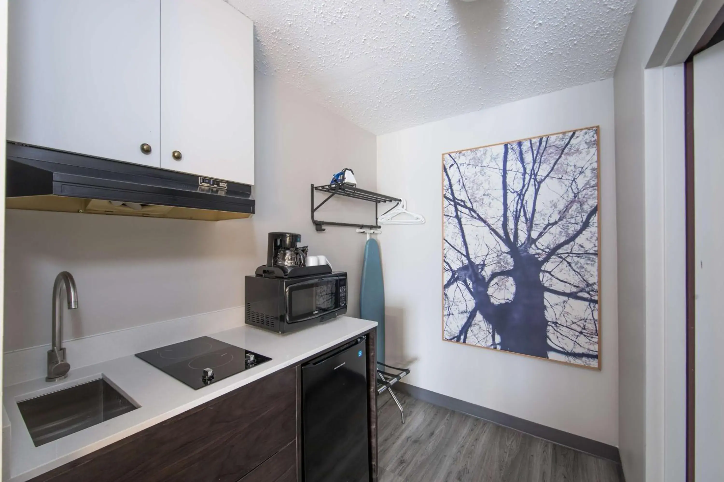 Queen Suite with Two Queen Beds and Kitchenette in SureStay Hotel by Best Western Castlegar Queen Suite with Two Queen Beds and Kitchenette in SureStay Hotel by Best Western Castlegar