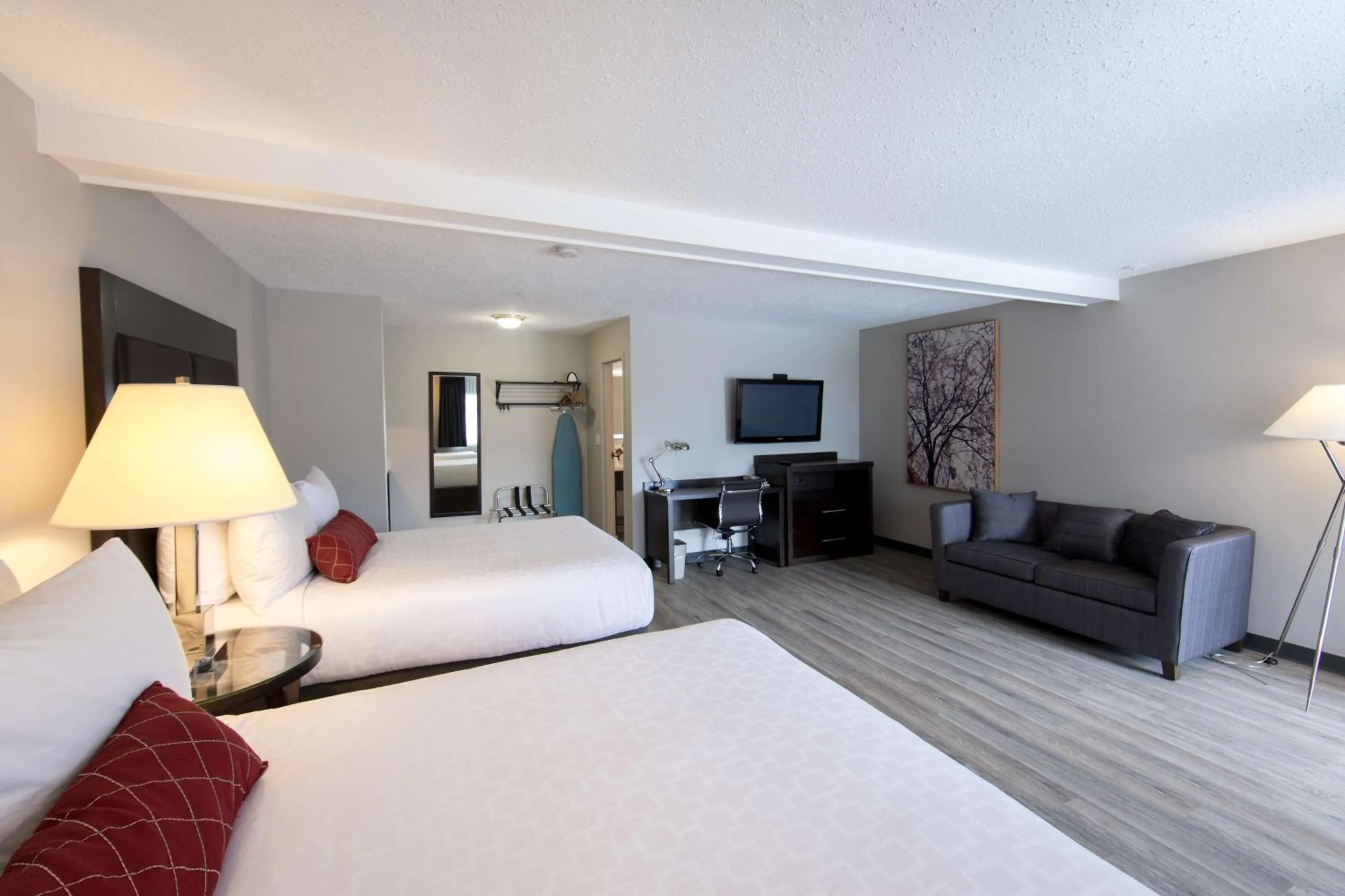 Photo of the whole room, Bed in SureStay Hotel by Best Western Castlegar