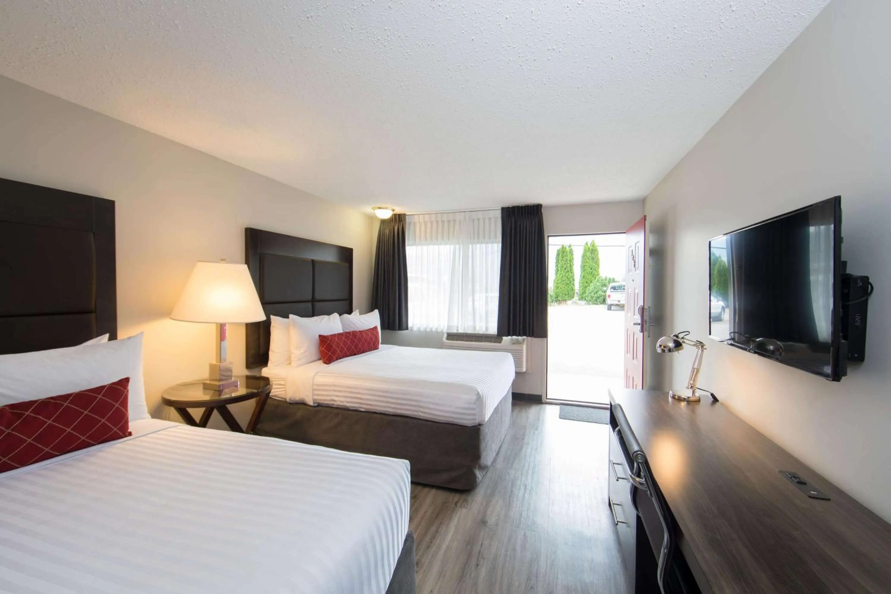 Photo of the whole room, Bed in SureStay Hotel by Best Western Castlegar